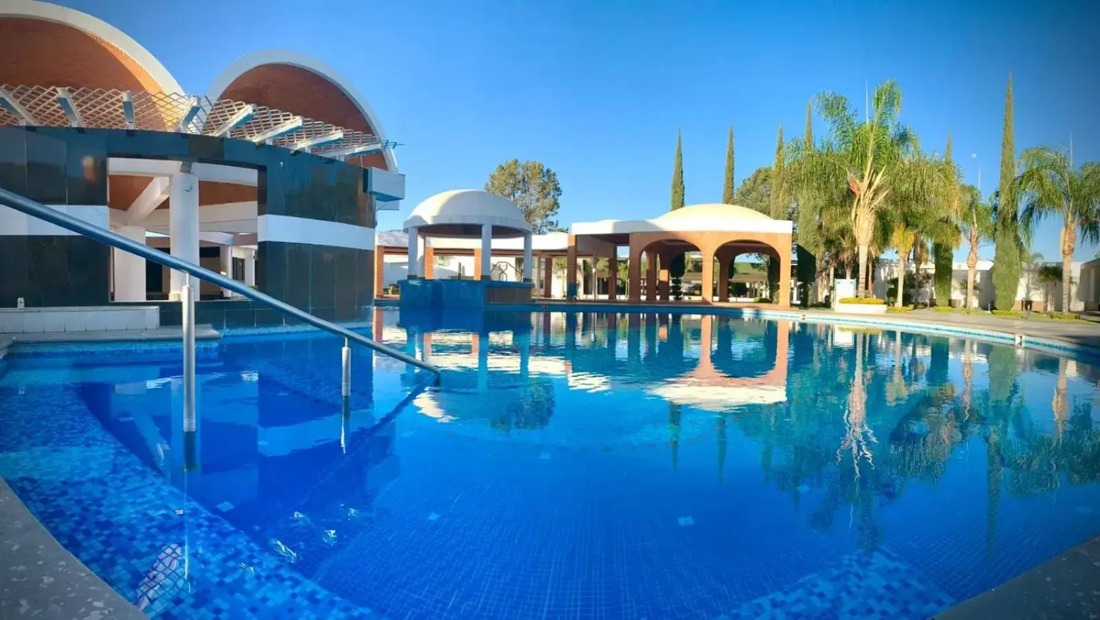 Pool view, Swimming Pool in Hotel María Dolores San Luis Potosí