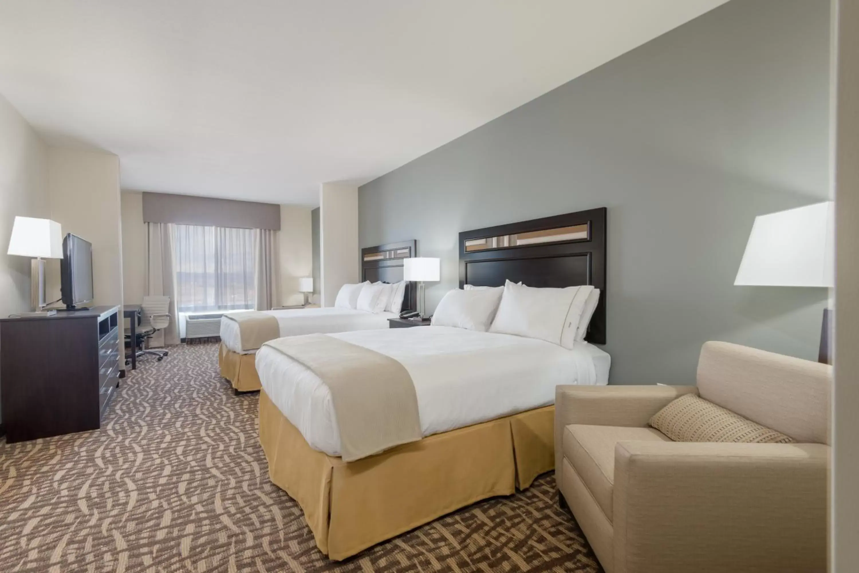 Queen Suite with Two Queen Beds Hearing Accessible Bathtub - Non-Smoking in Holiday Inn Express & Suites Denver South - Castle Rock by IHG Queen Suite with Two Queen Beds Hearing Accessible Bathtub - Non-Smoking in Holiday Inn Express & Suites Denver South - Castle Rock by IHG
