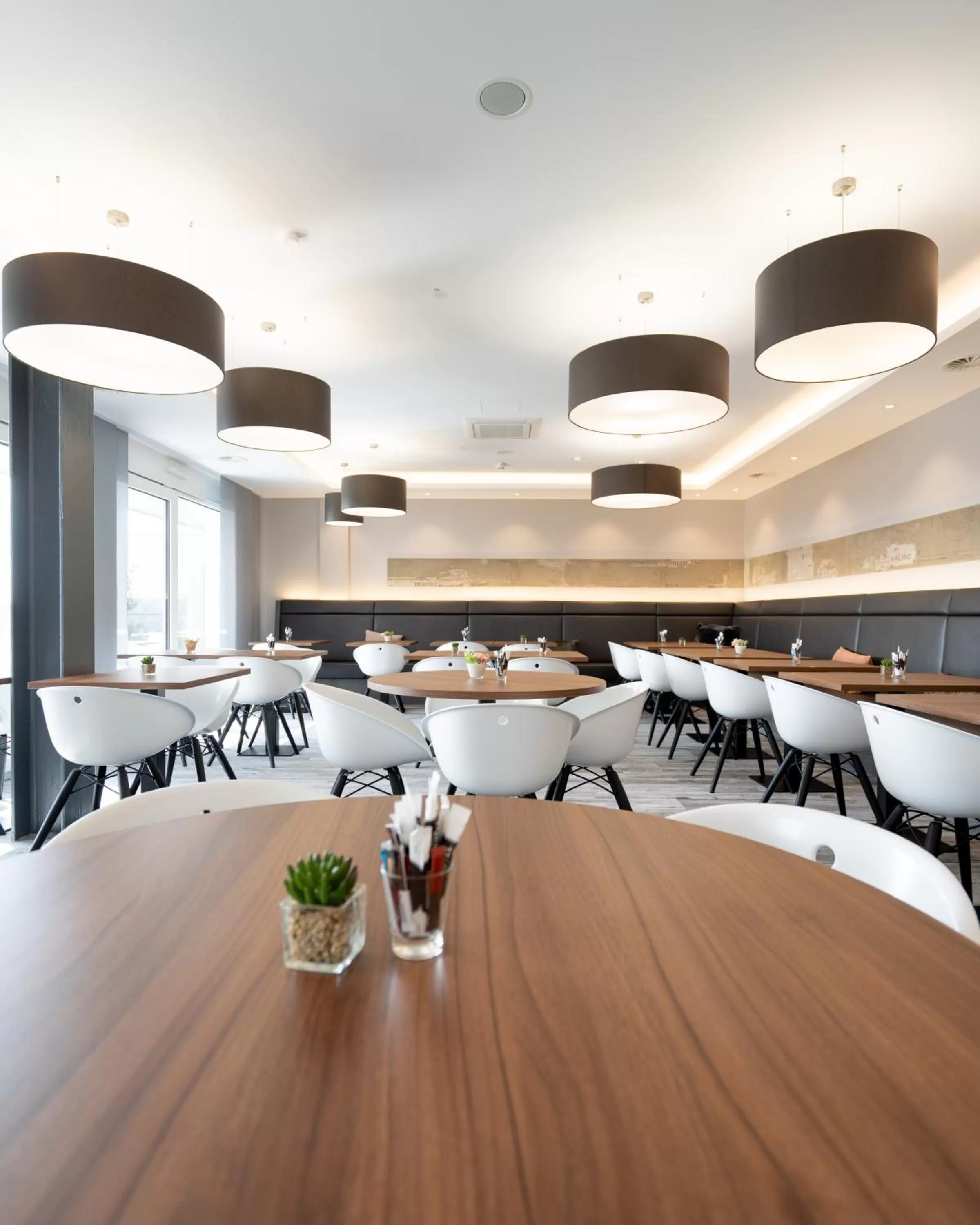 Restaurant/places to eat in Fairotel