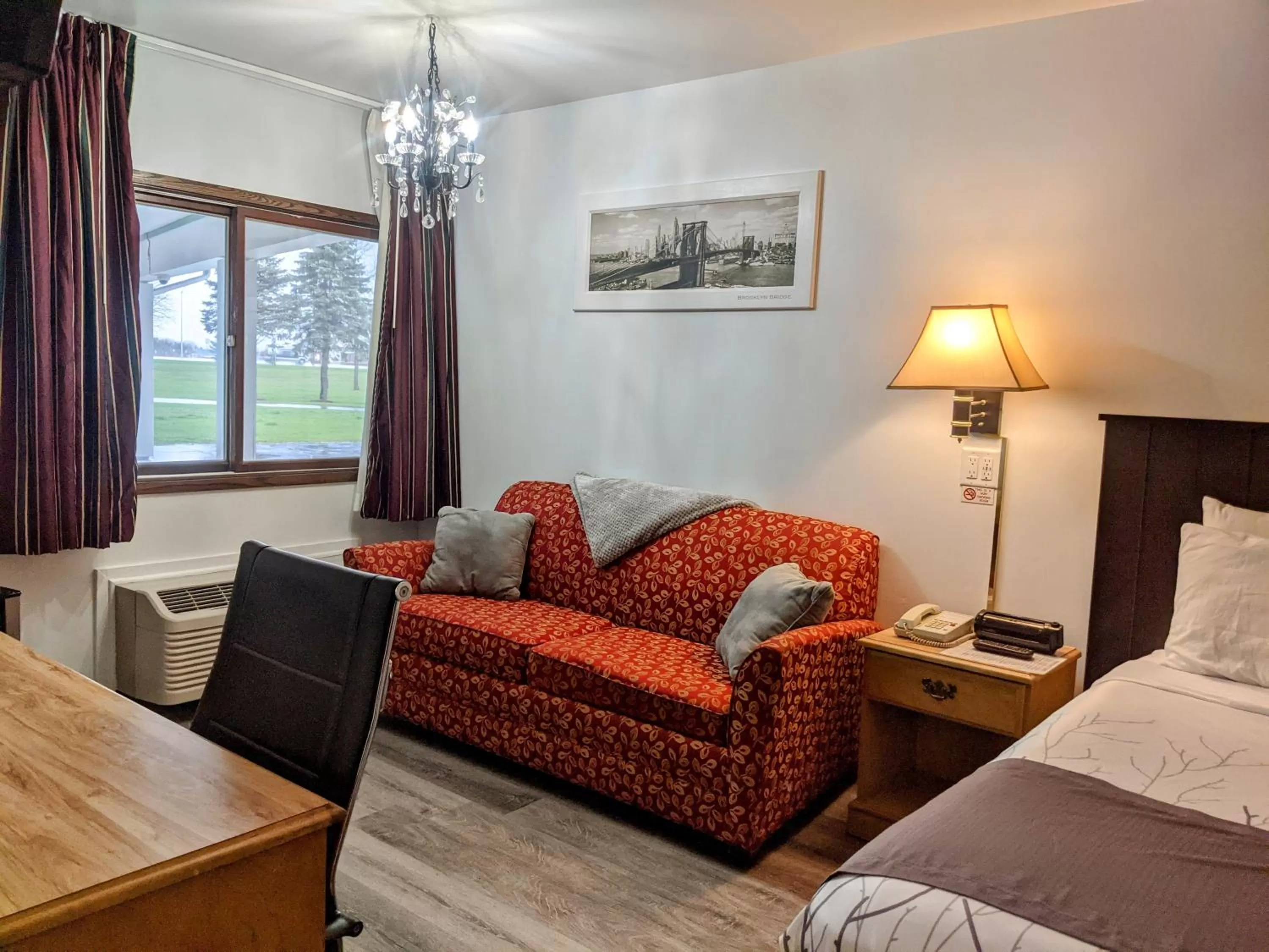 Seating Area in Skyview Motel - Prairie du Sac