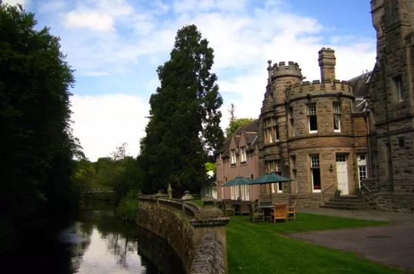 Facade/entrance in Mansion House Hotel