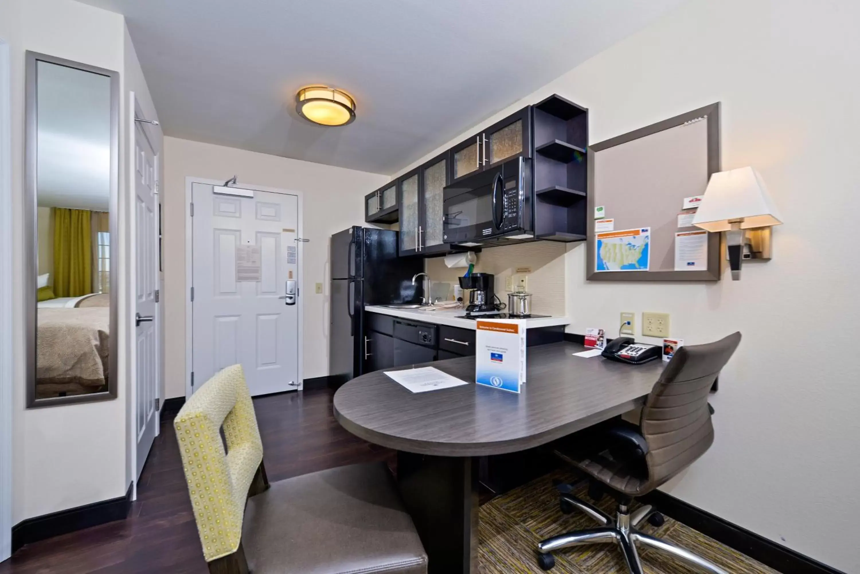 Photo of the whole room, Kitchen/Kitchenette in Candlewood Suites Harrisburg-Hershey, an IHG Hotel