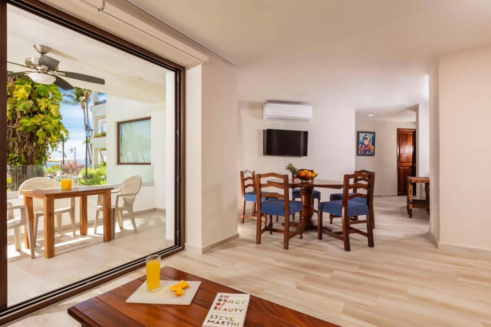 Dining area in Vista Vallarta All Suites On The Beach