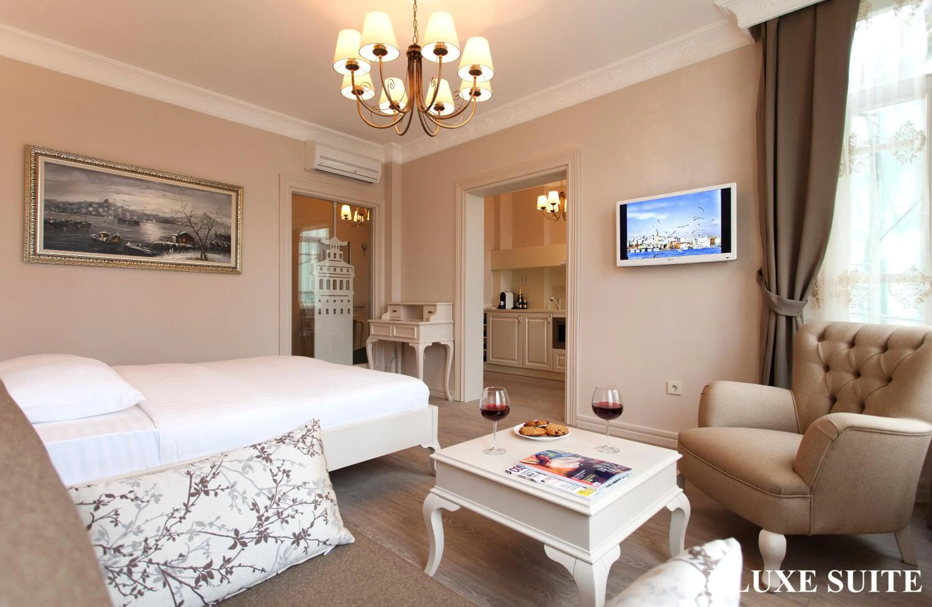 Photo of the whole room, Bed in Louis Appartements Galata