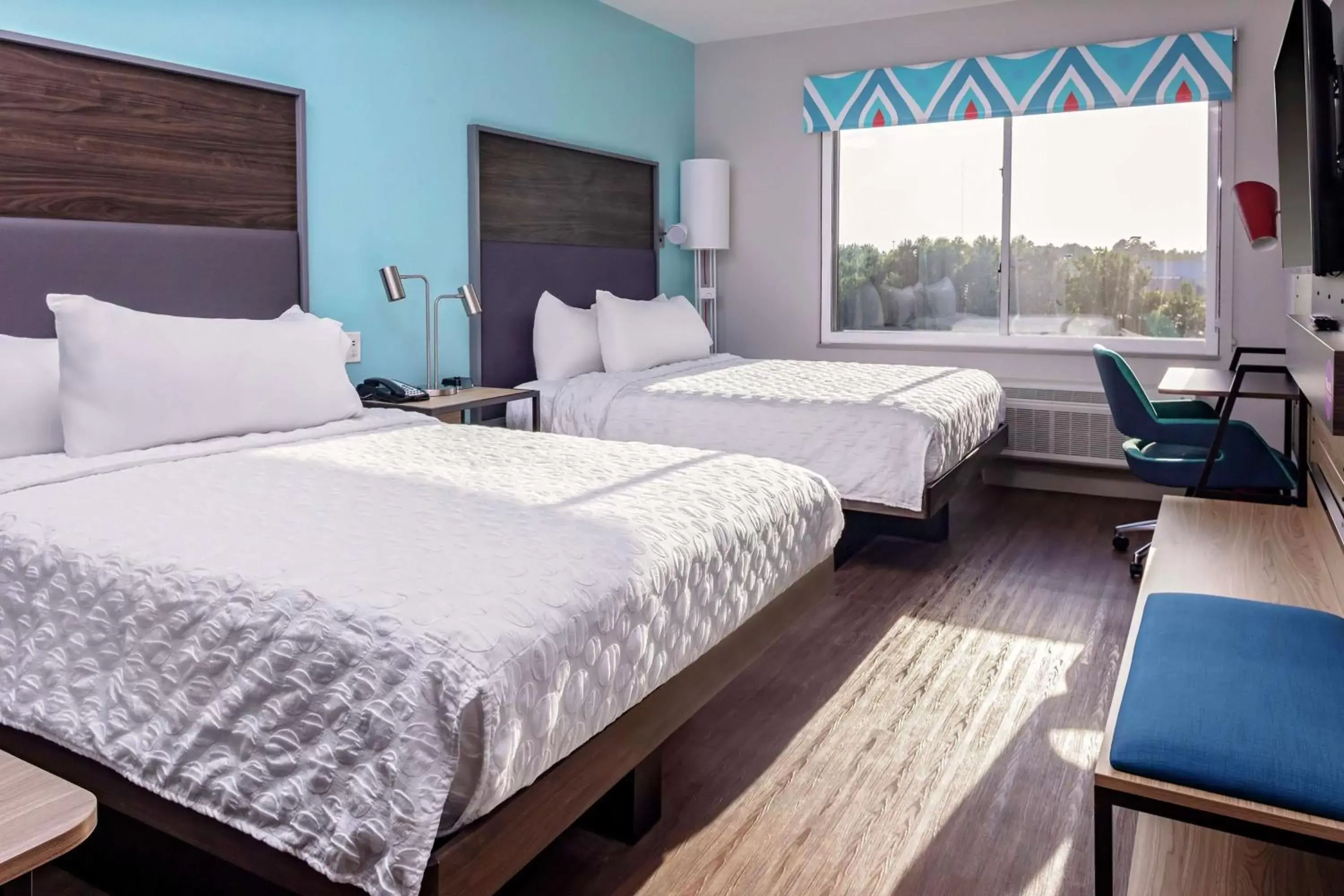 Bedroom, Bed in Tru By Hilton Crossett