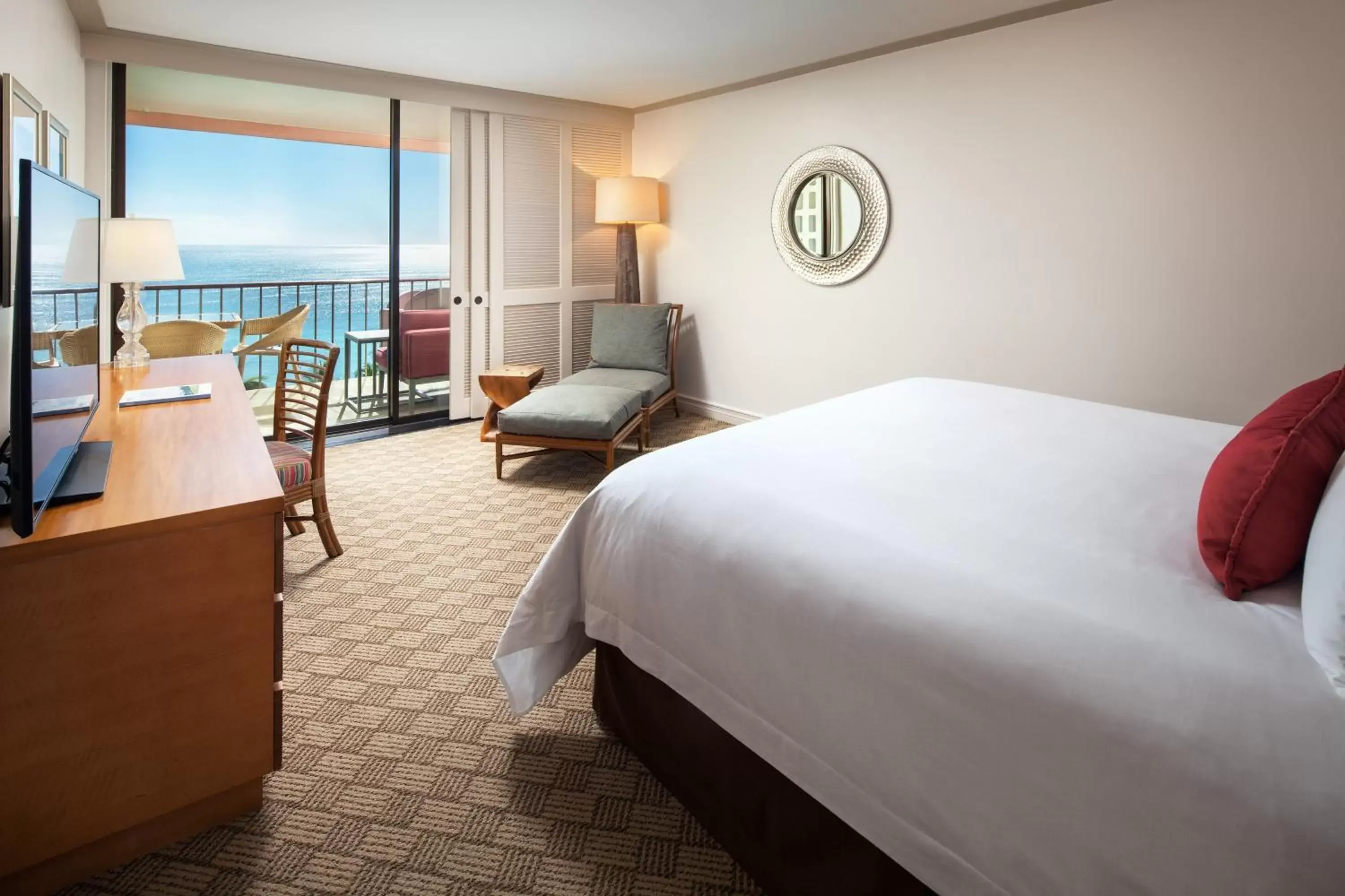 Photo of the whole room, Sea View in The Royal Hawaiian, A Luxury Collection Resort, Waikiki