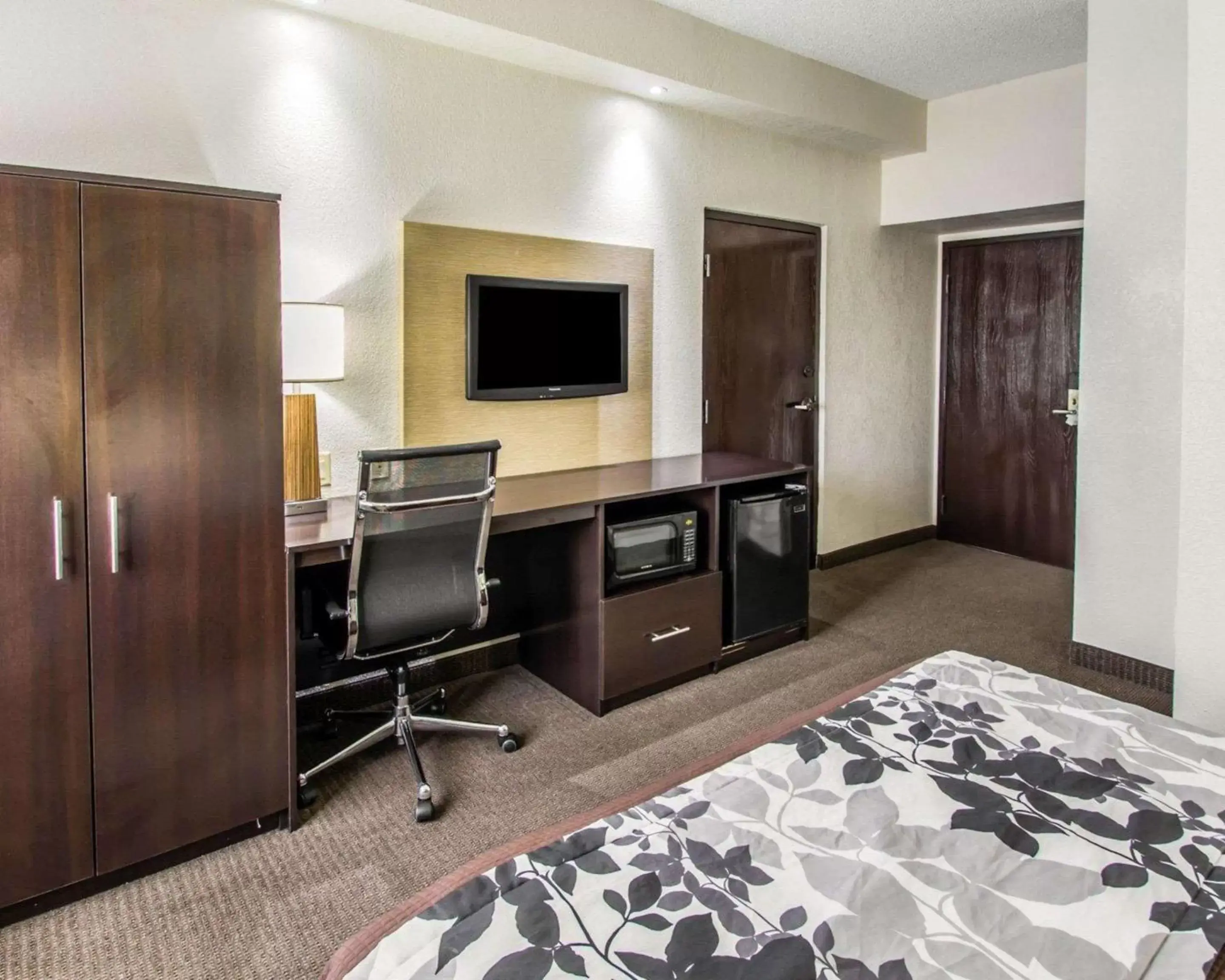 Photo of the whole room, TV/Entertainment Center in Sleep Inn Fort Pierce I-95