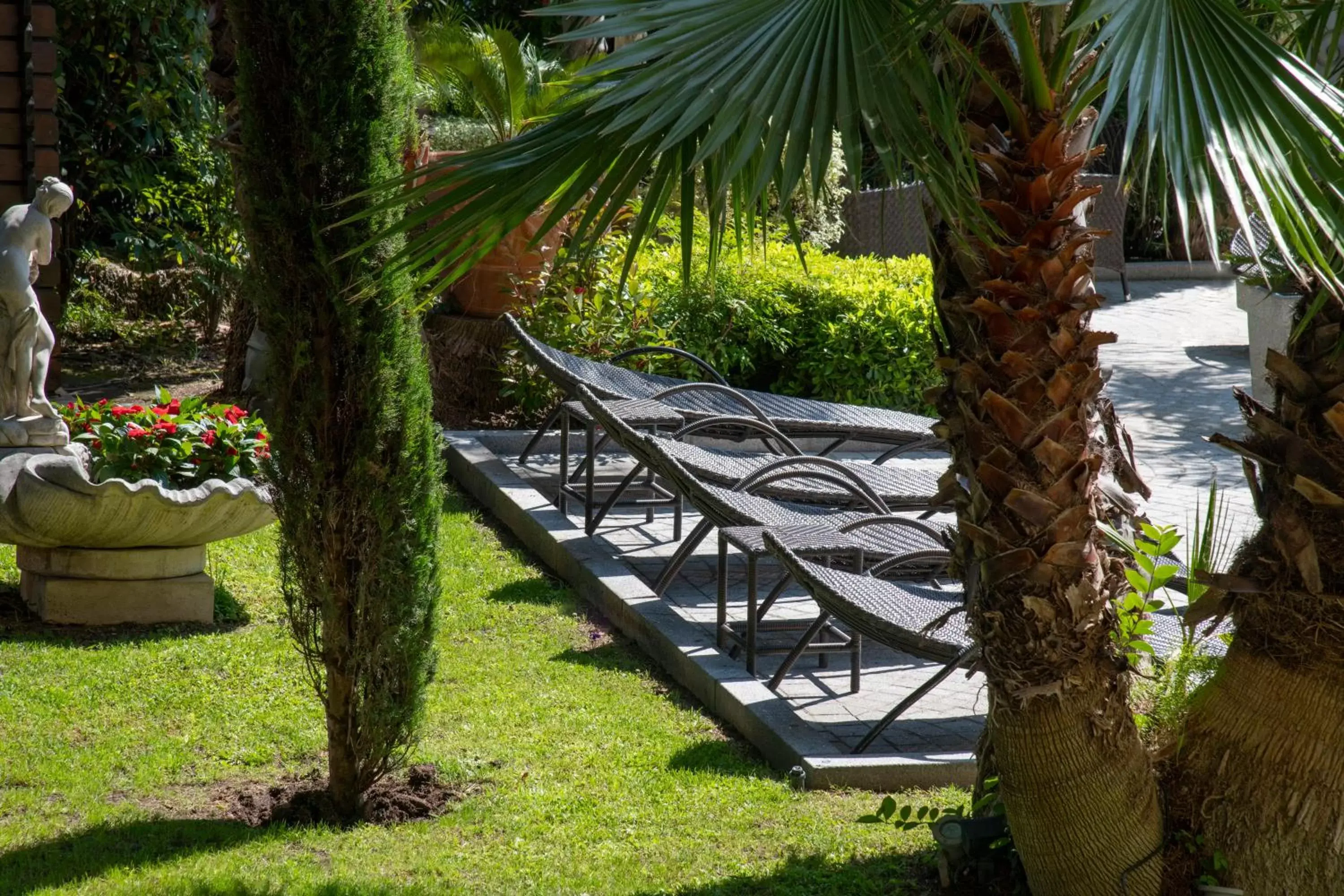 Garden in GOLDEN TULIP CANNES HOTEL de PARIS