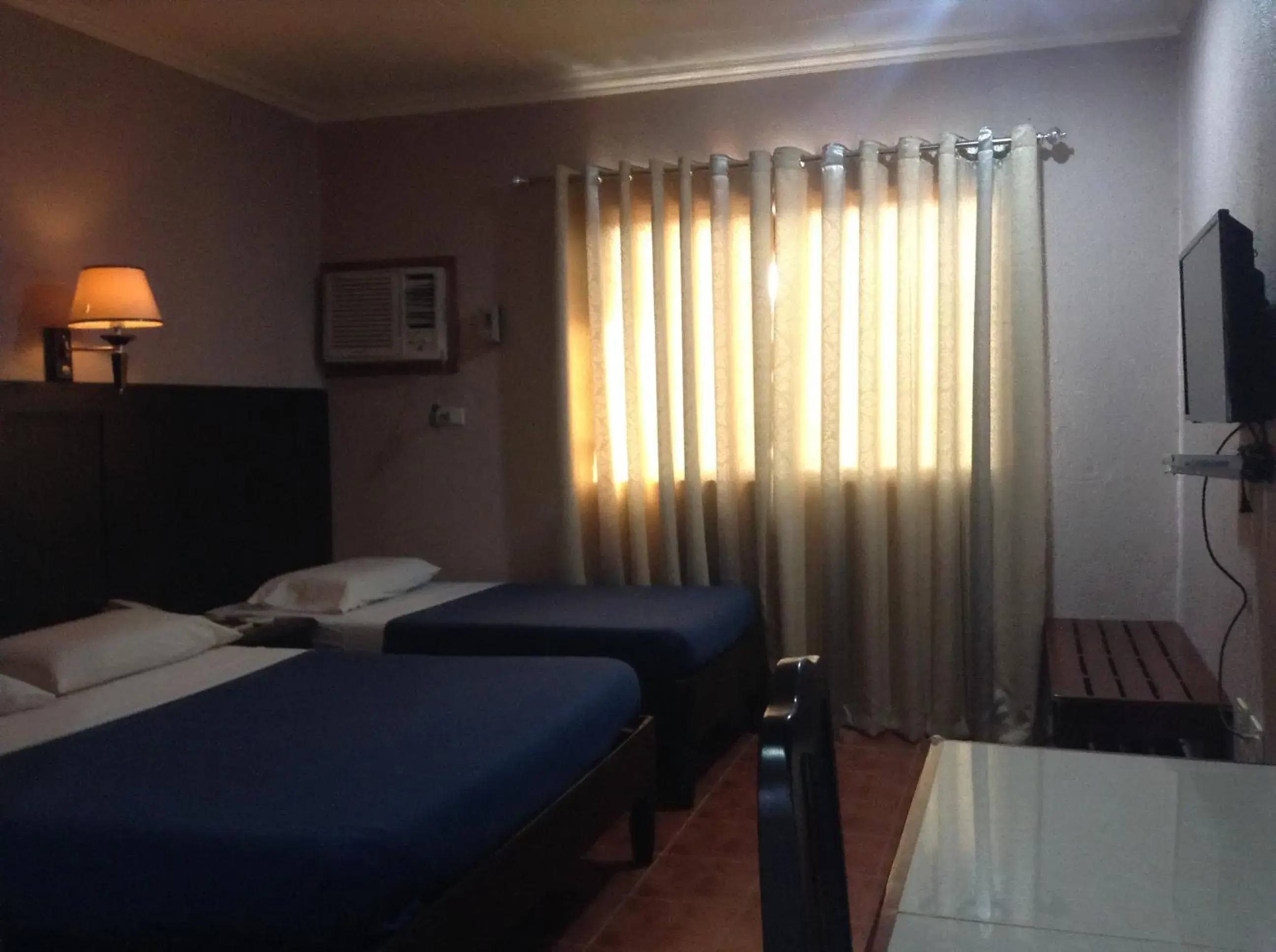 Bed in Miami Inn Bed in Miami Inn