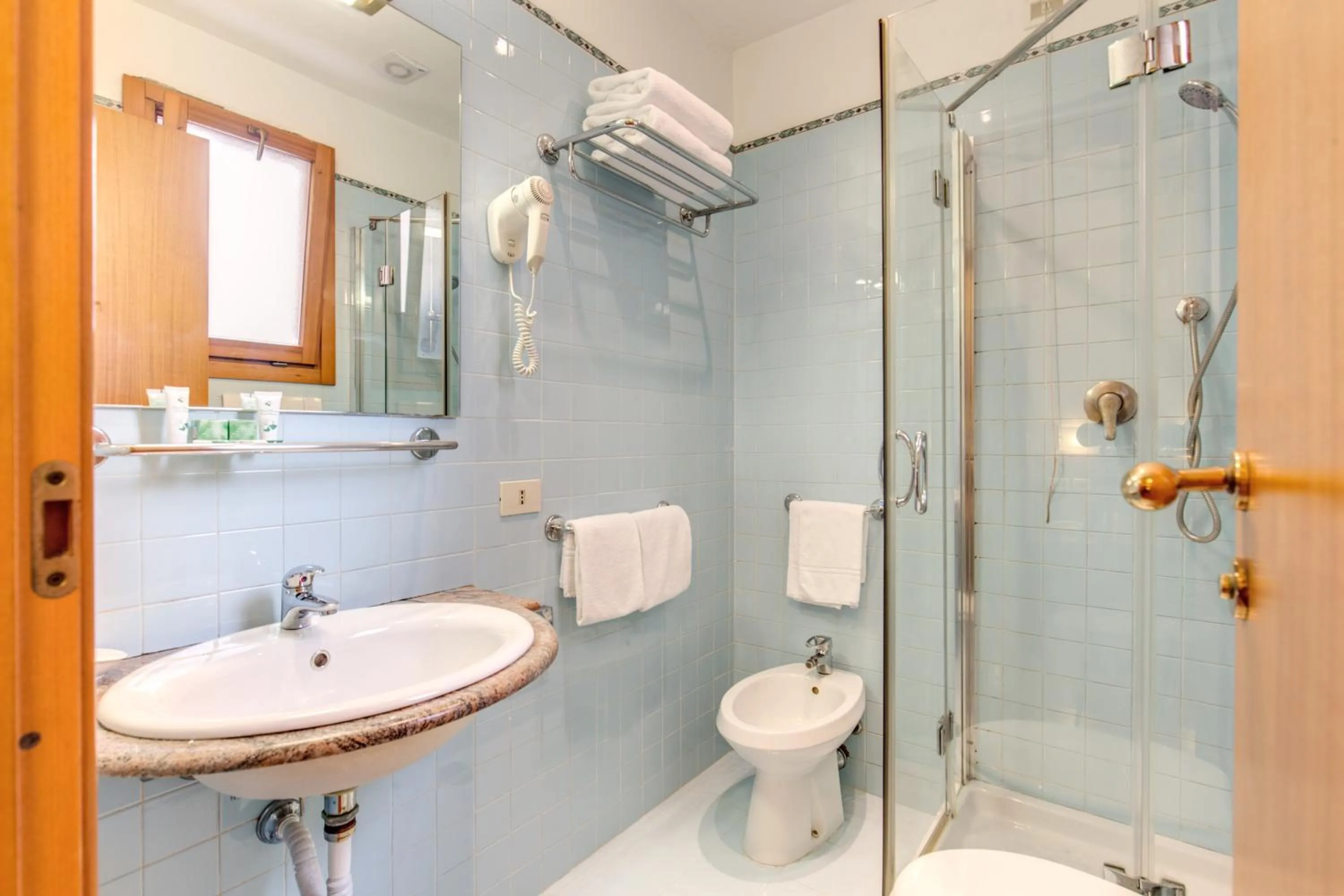 Shower in Flower Garden Hotel