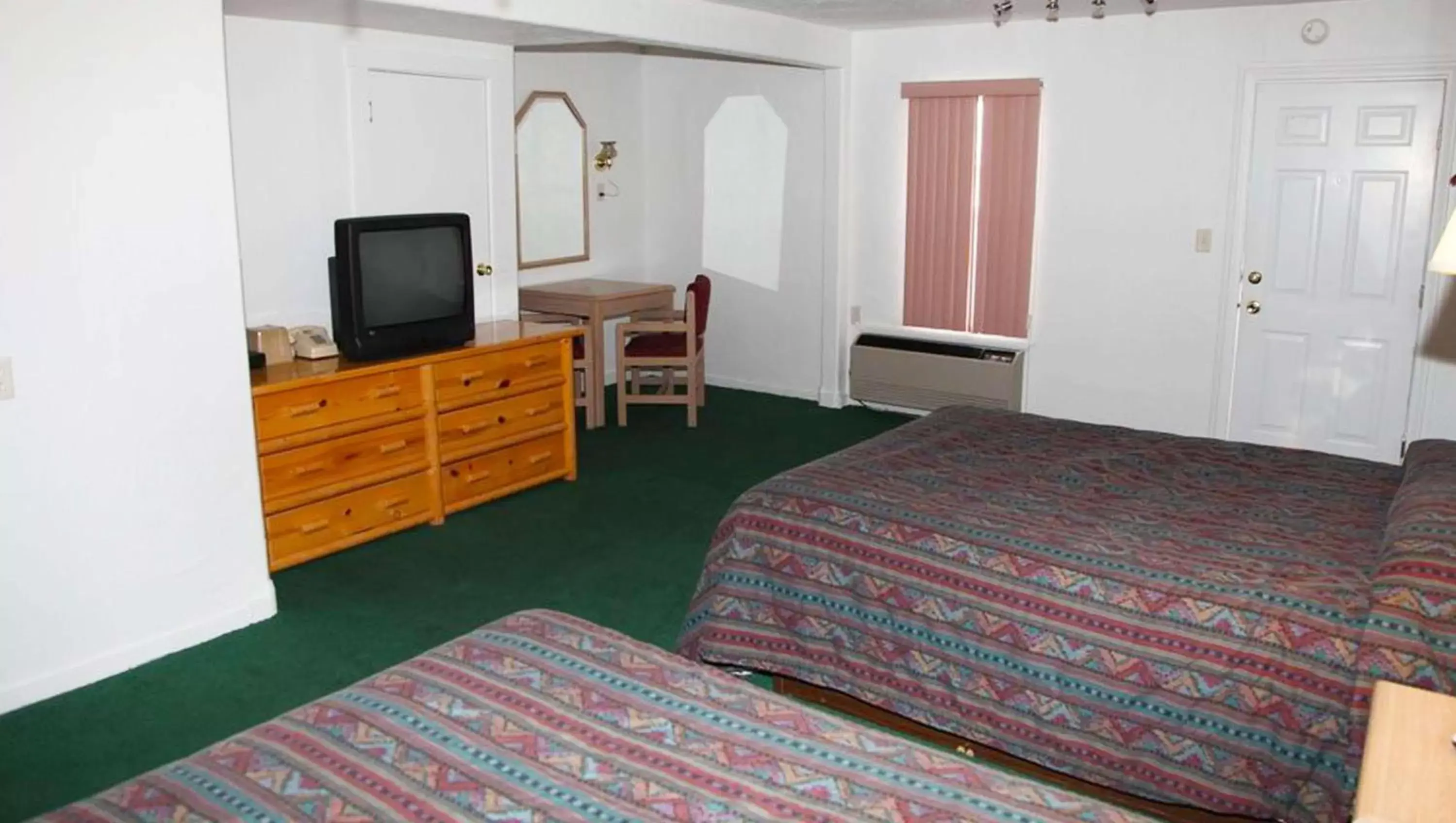 Photo of the whole room, Bed in Marianna Inn Panguitch Photo of the whole room, Bed in Marianna Inn Panguitch