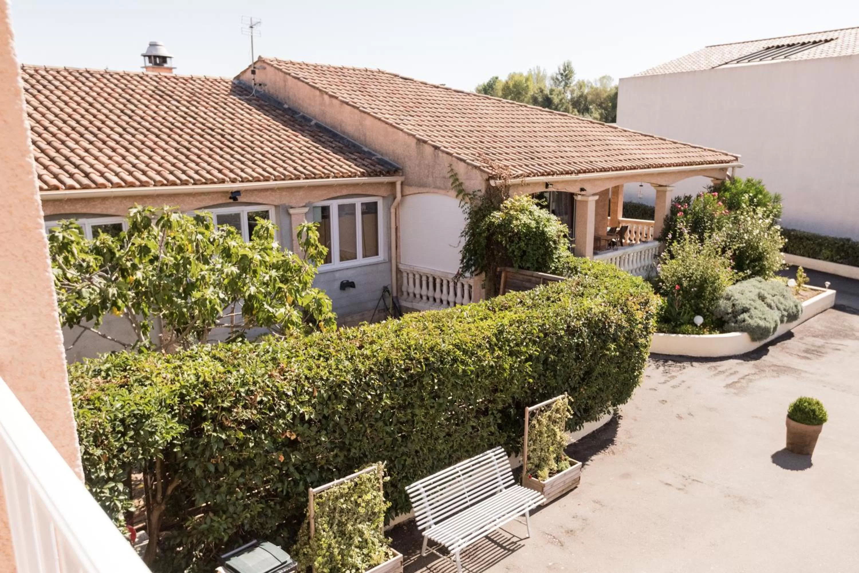 Property building in Le Grand Jardin