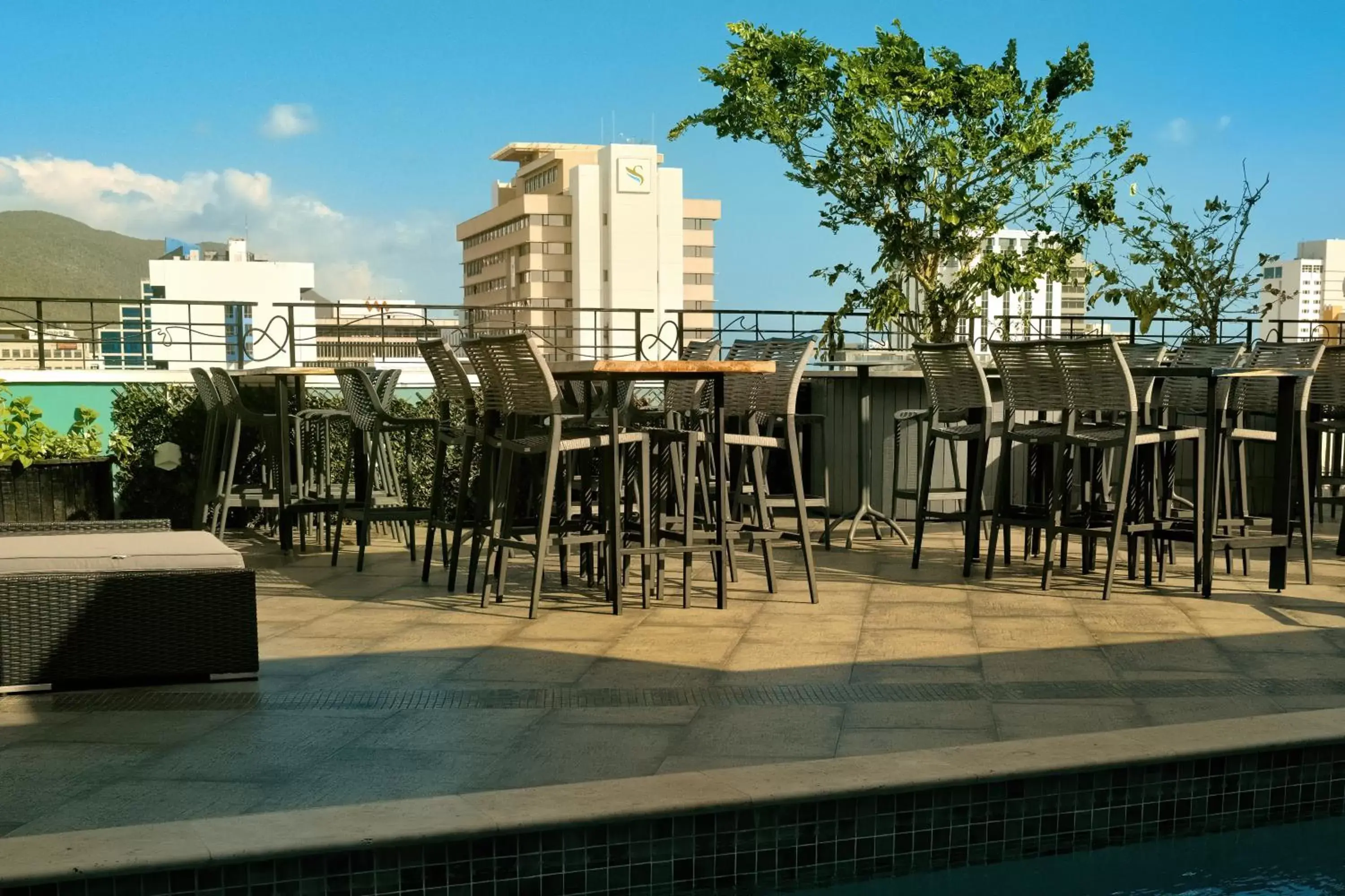 Restaurant/places to eat in R Hotel Kingston Restaurant/places to eat in R Hotel Kingston