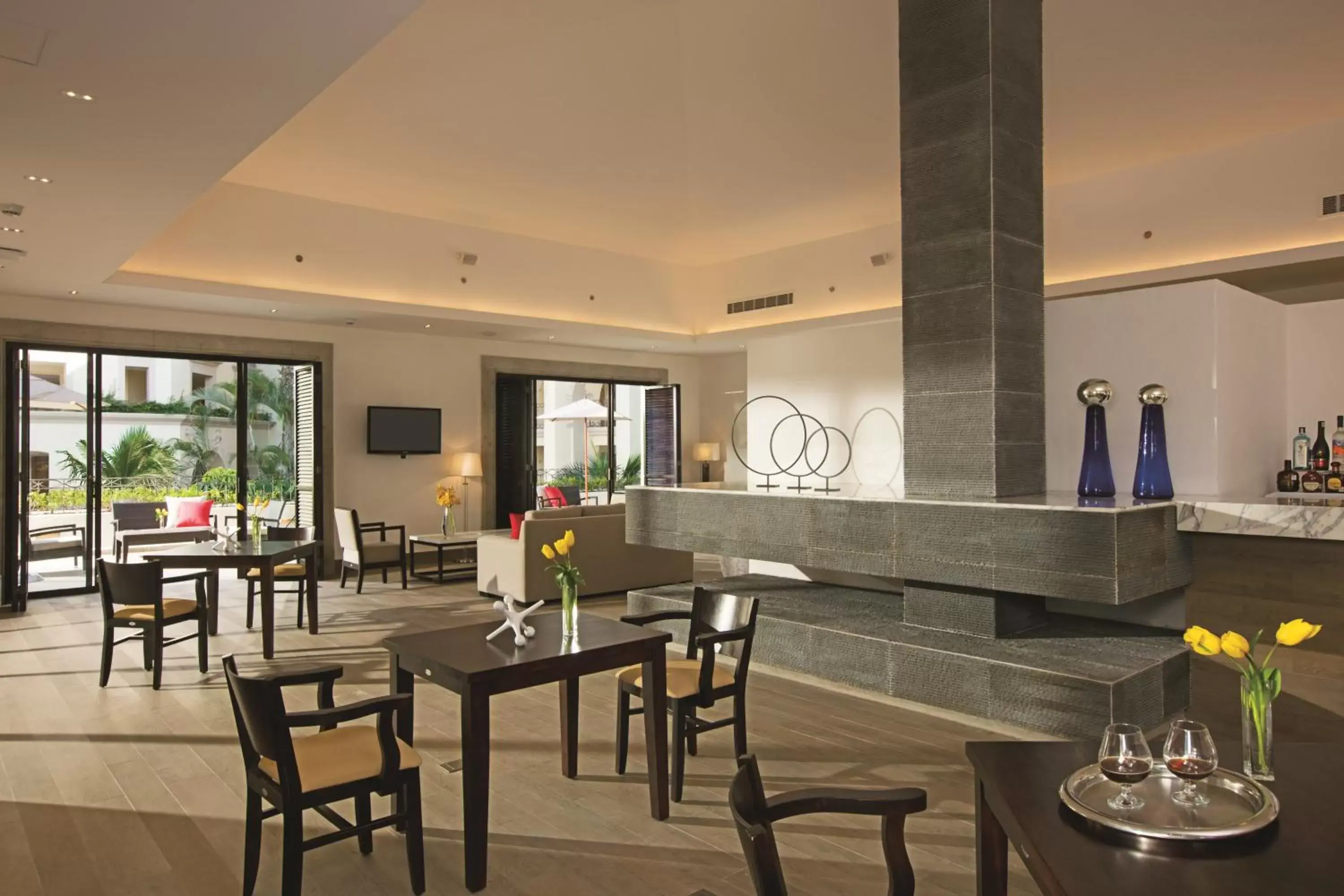 Lounge or bar, Restaurant/Places to Eat in Dreams Los Cabos Suites Golf Resort & Spa