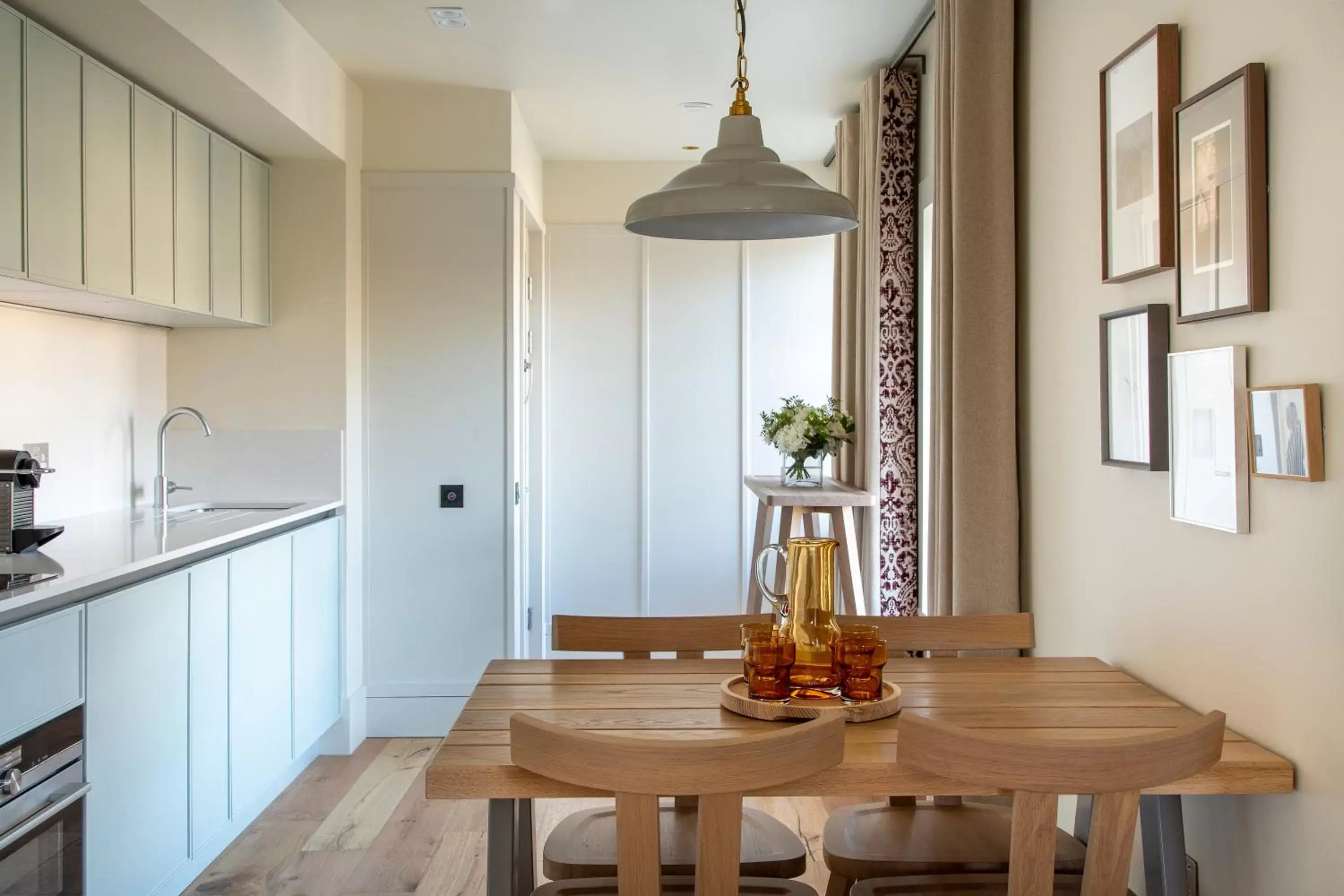 Kitchen or kitchenette, Dining Area in Cheval Abbey Strand Apartments, at Holyrood