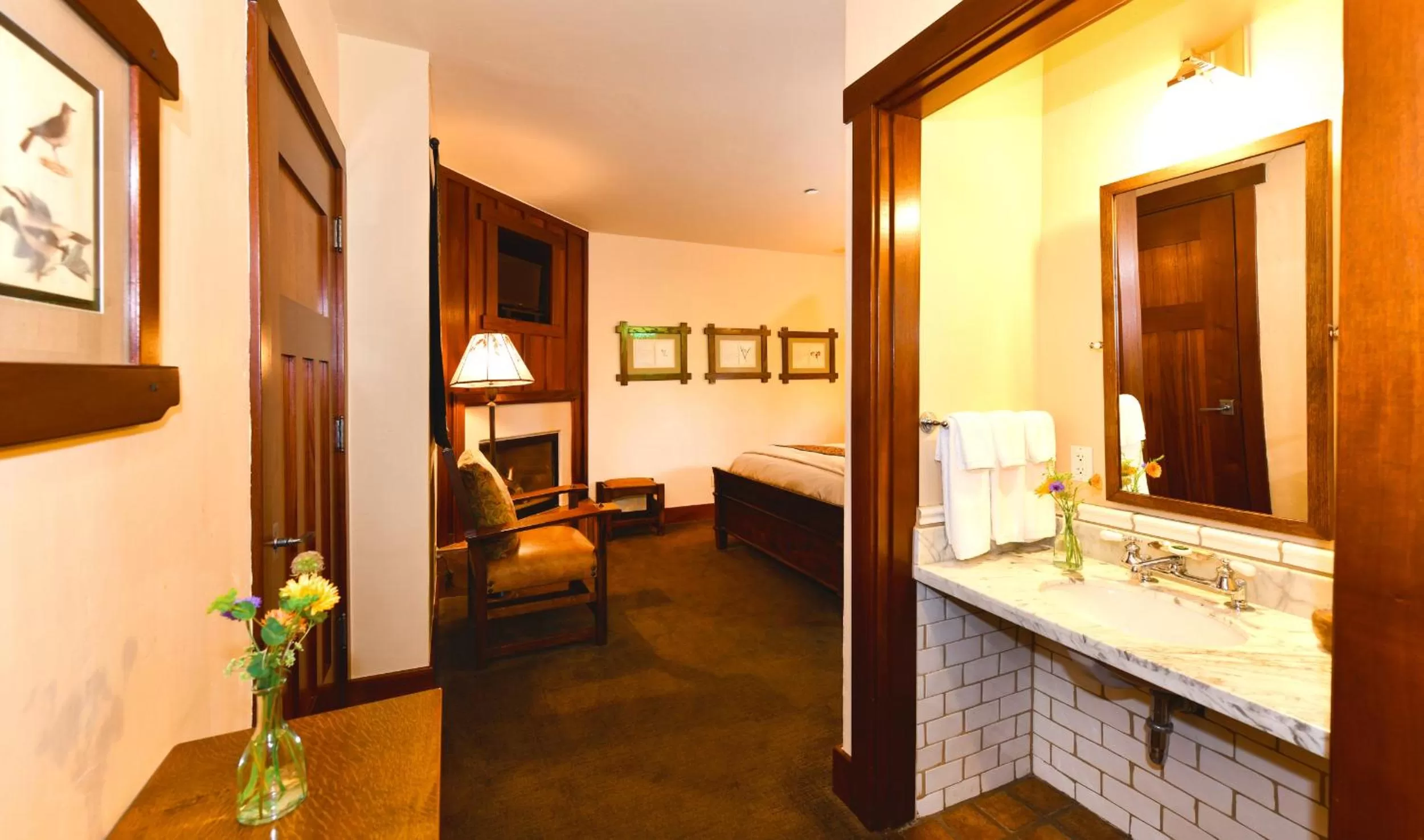 Bedroom in Blackbird Inn