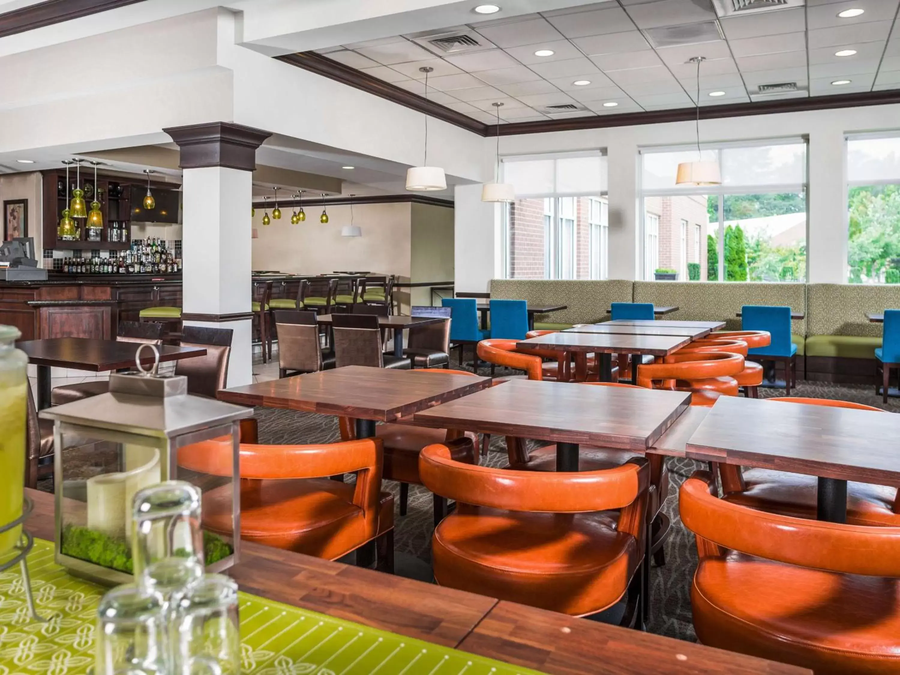 Dining area, Lounge/Bar in Hilton Garden Inn Hampton Coliseum Central