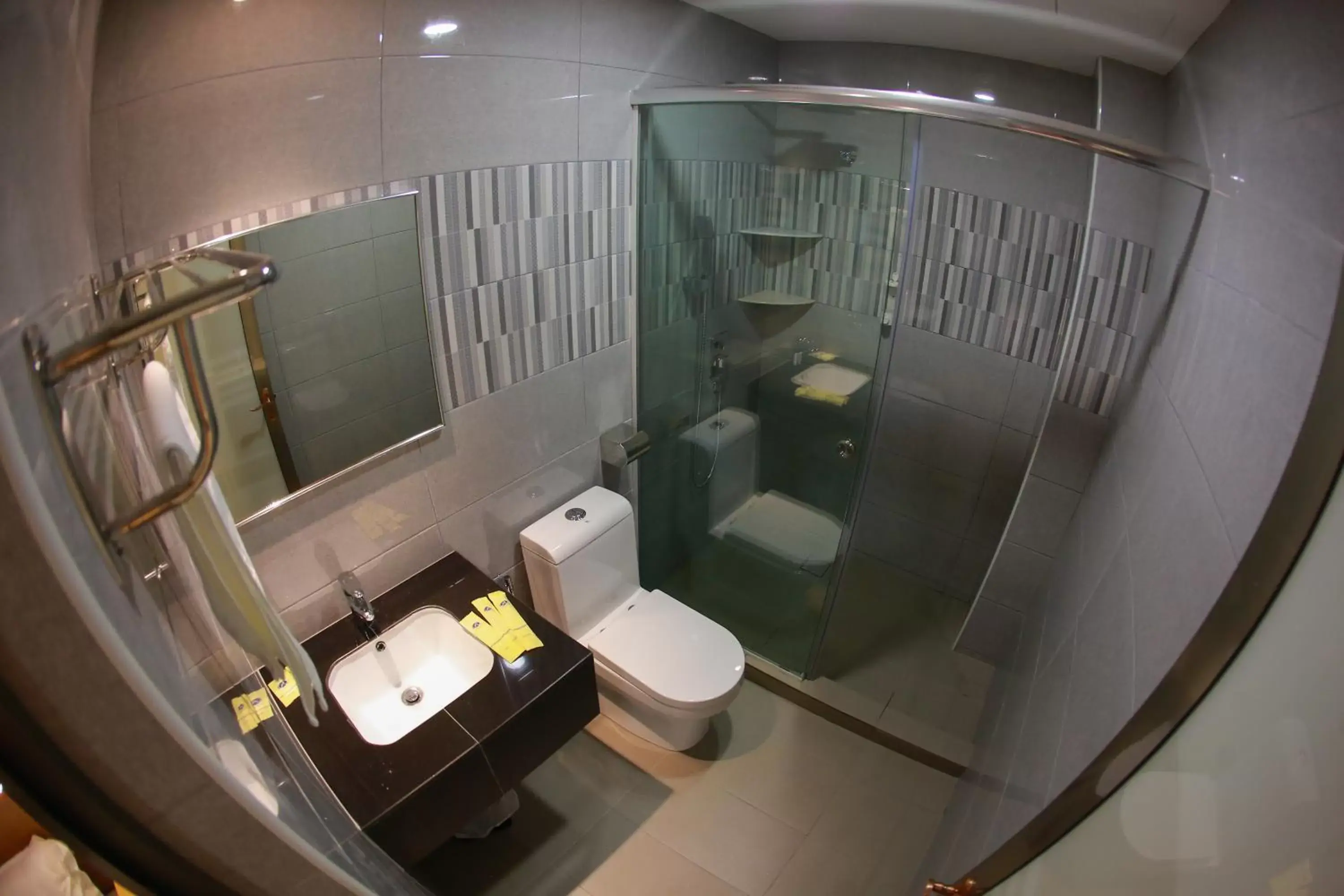 Bathroom in Pantai Regal Hotel