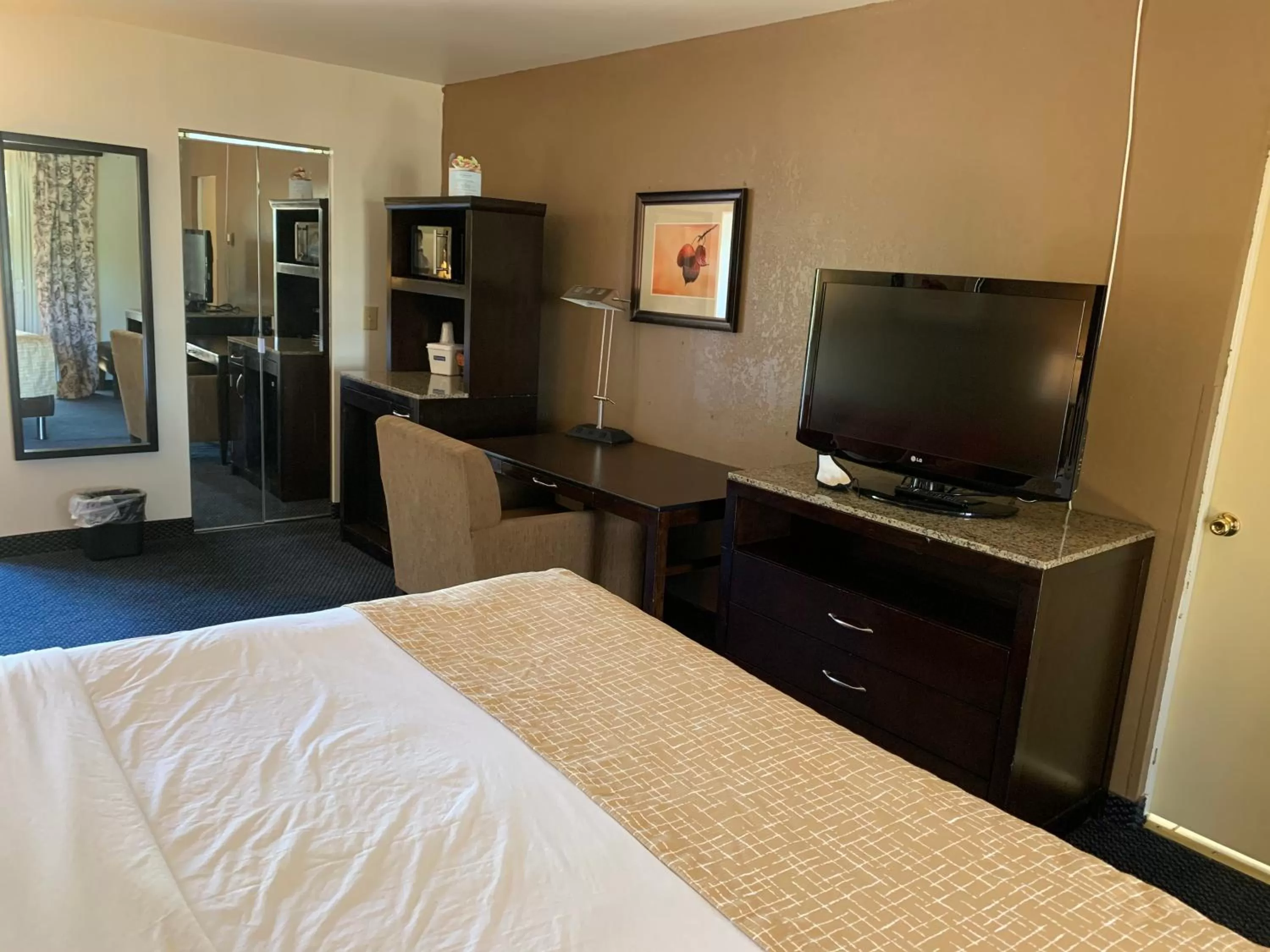 Photo of the whole room, Bed in Travelodge by Wyndham Rapid City