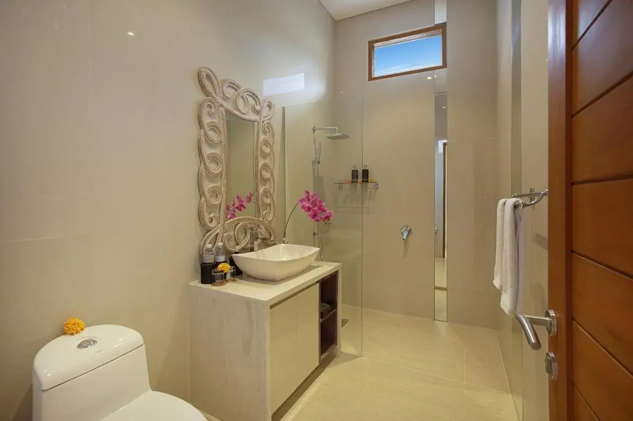 Bathroom in Holl Villa by Wildflower Group