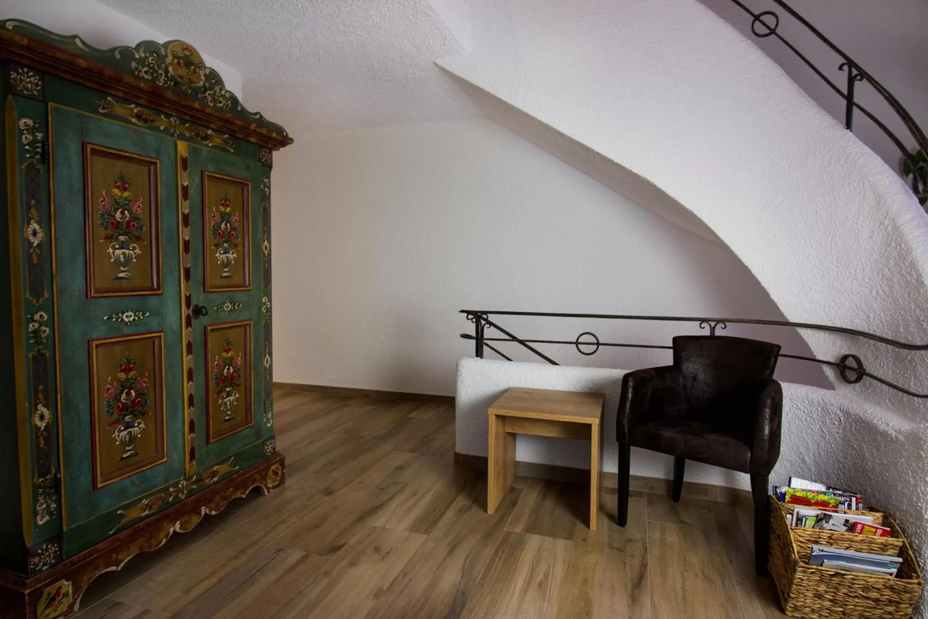 Decorative detail, Seating Area in Hotel Alp Inn