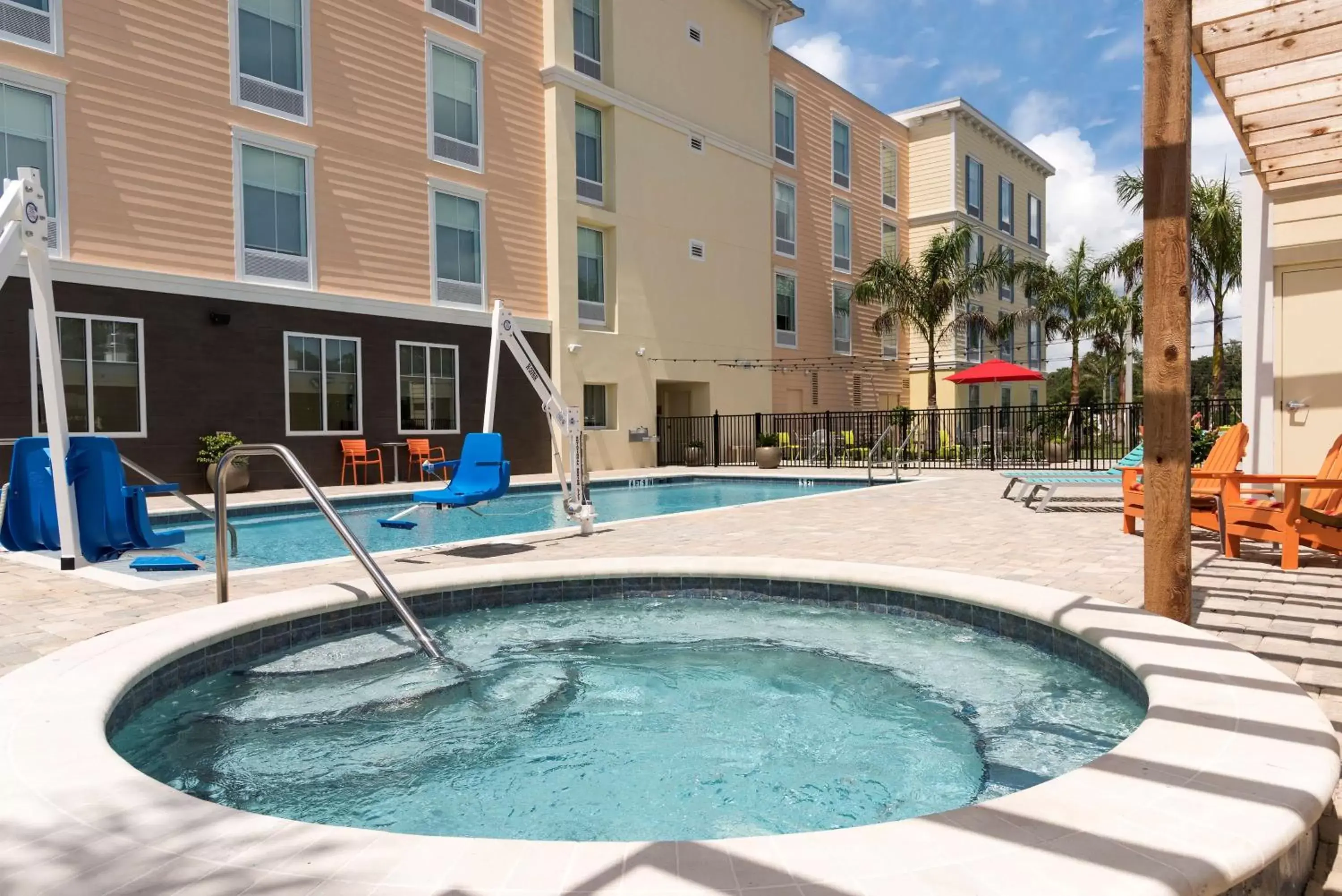 Property building, Swimming Pool in Home2 Suites By Hilton Nokomis