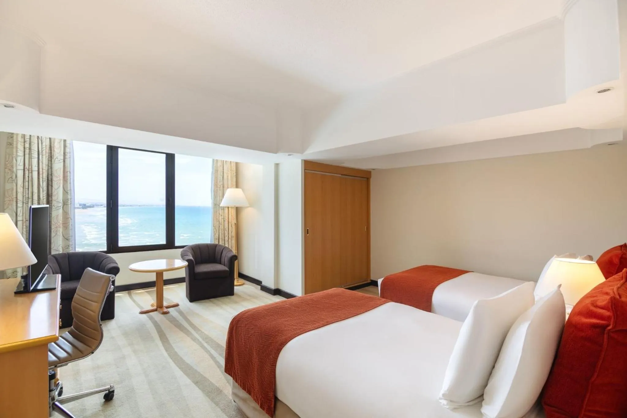 Photo of the whole room, Bed in Crowne Plaza Muscat by IHG