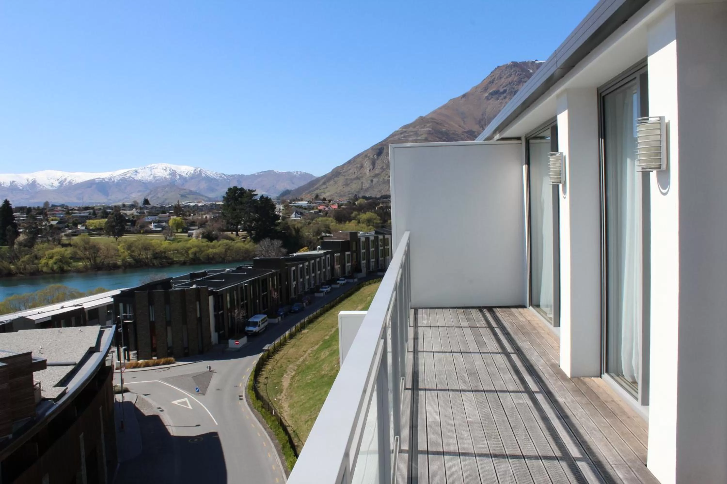 Day in Queenstown Village Apartments