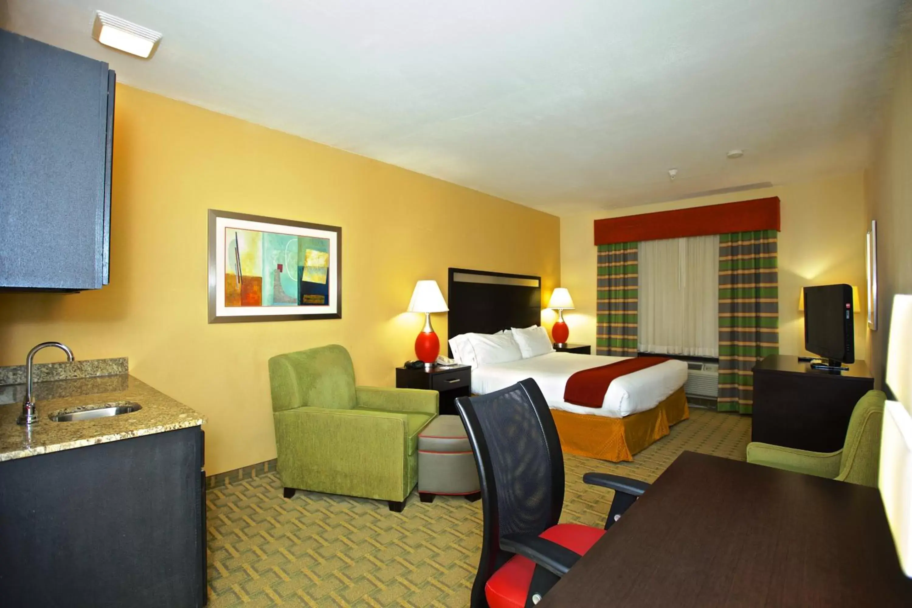 Photo of the whole room in Holiday Inn Express Hotel & Suites Kennesaw Northwest - Acworth, an IHG Hotel