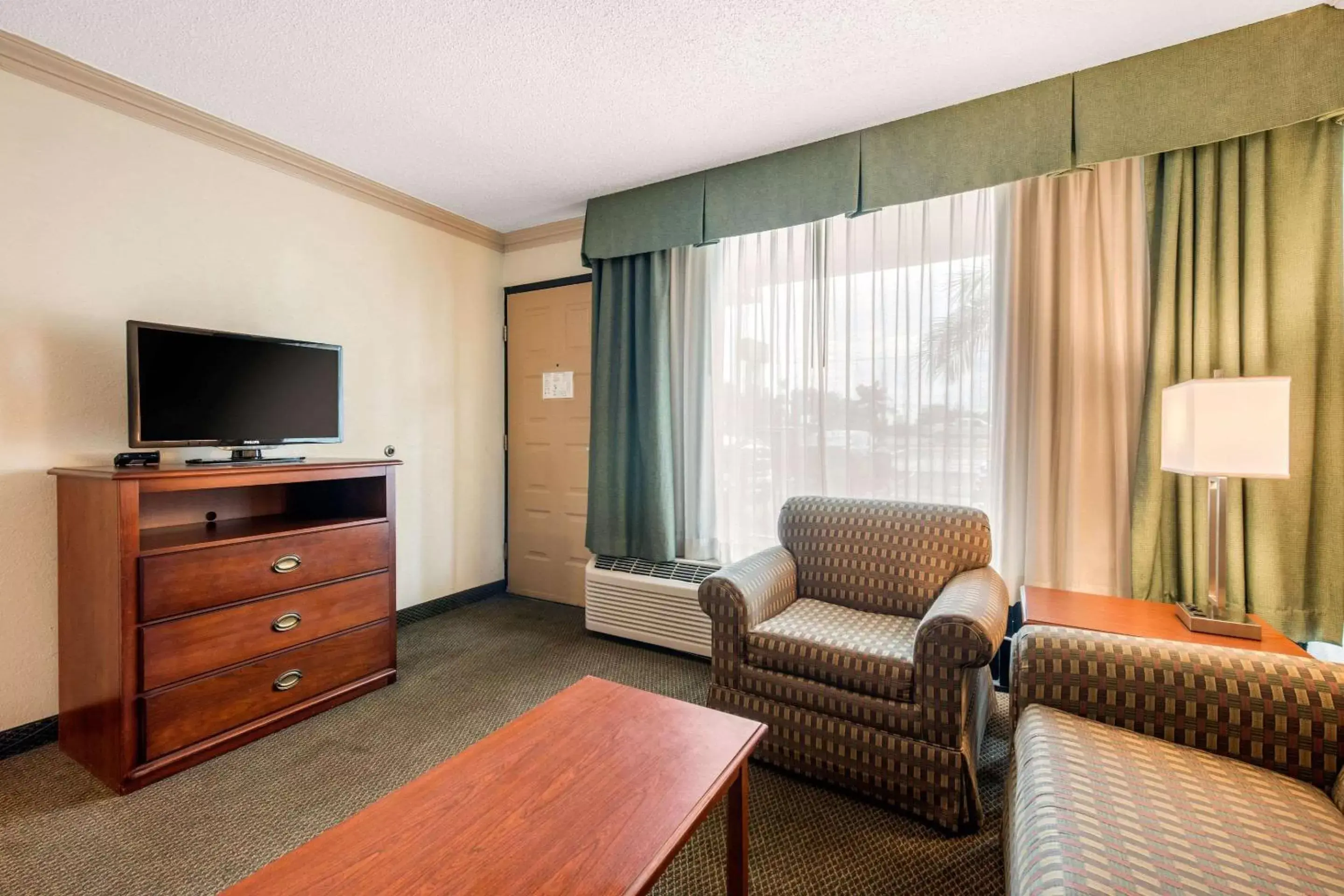 Bedroom, Seating Area in Quality Inn & Suites Tarpon Springs South