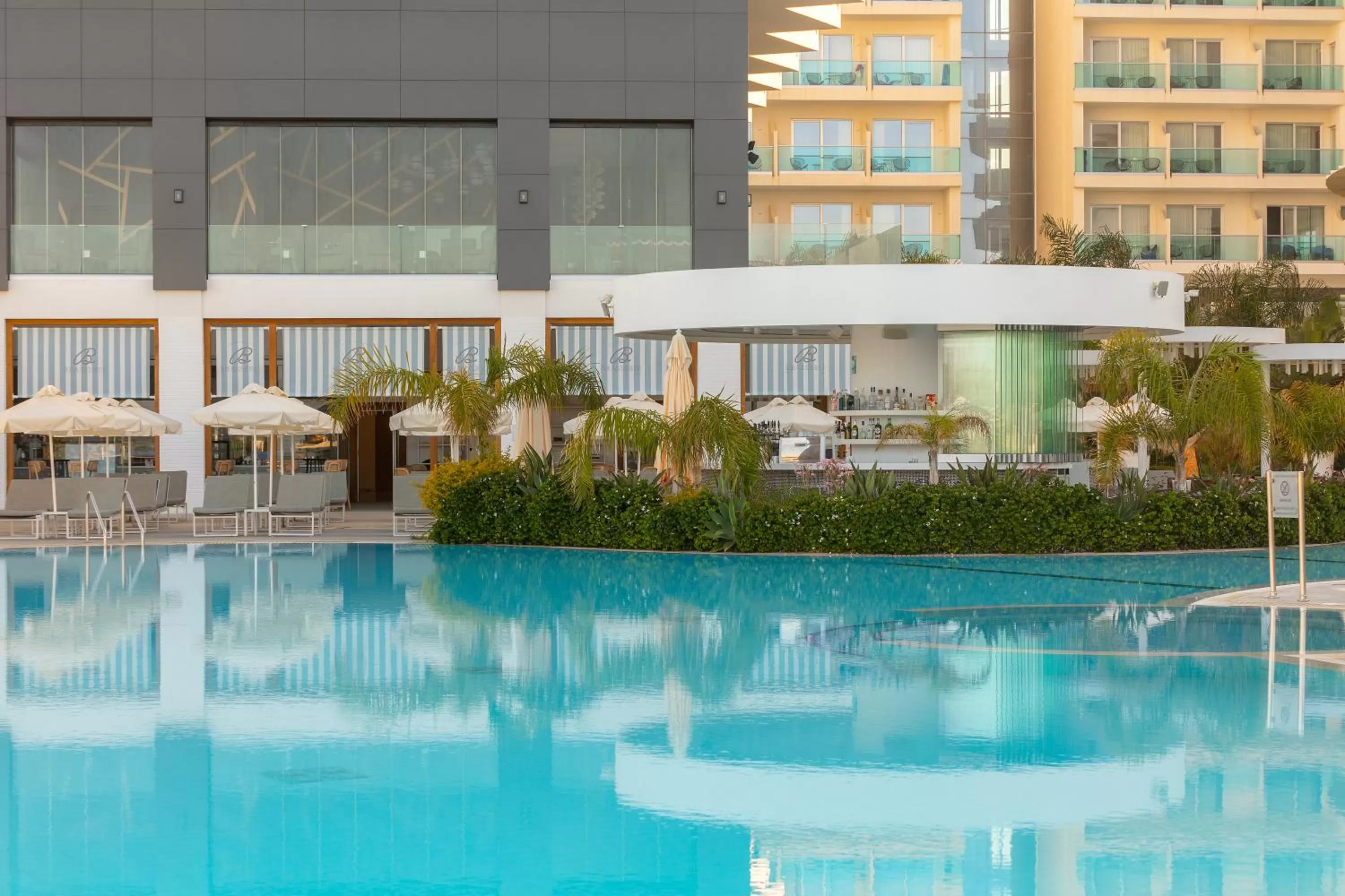 Lounge or bar in NissiBlu Beach Resort