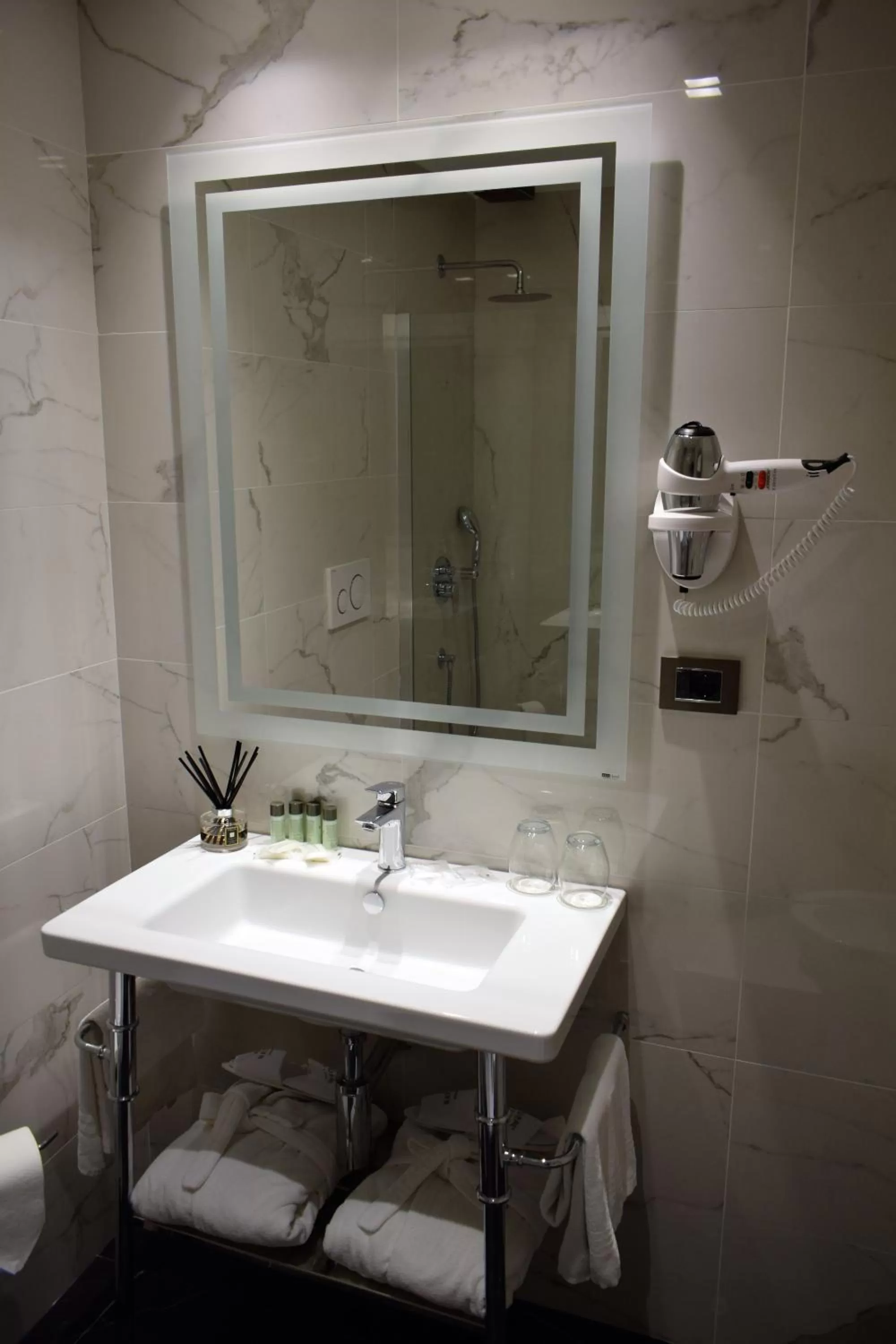 Bathroom in Raeli Hotel Archimede