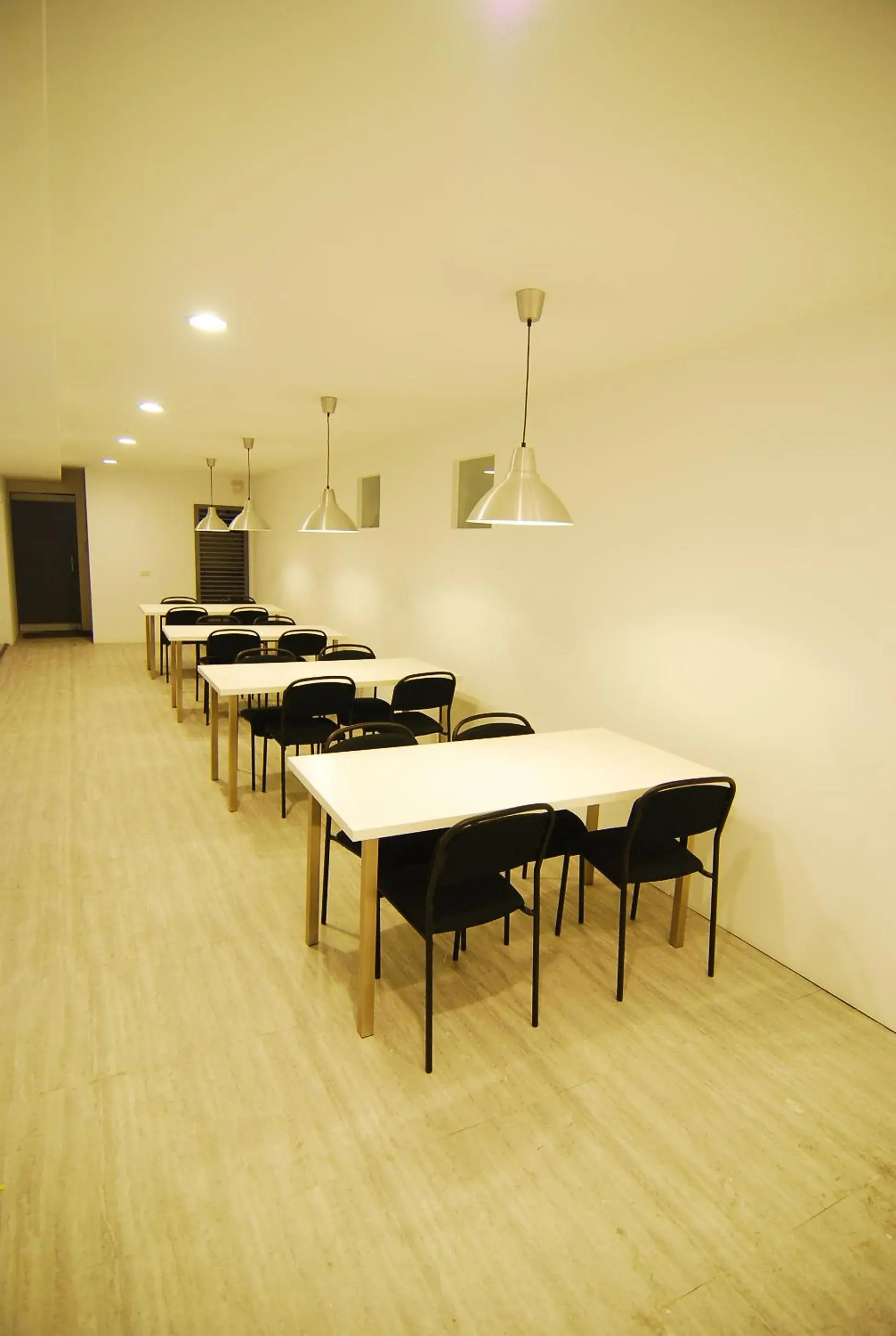 Communal lounge/ TV room, Business Area/Conference Room in Inn Cube Taipei Main Station