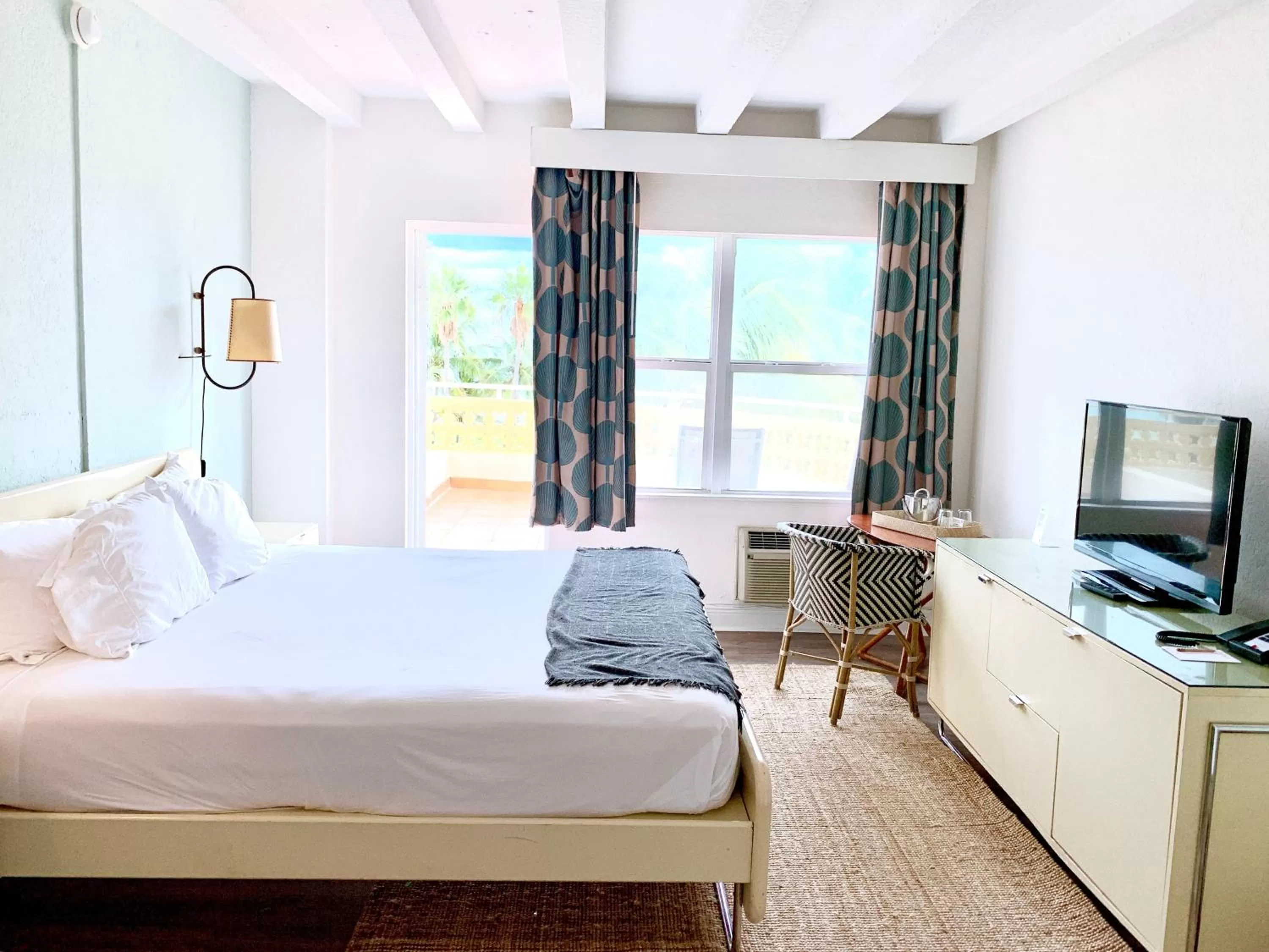 Photo of the whole room, Bed in Broadmore Miami Beach