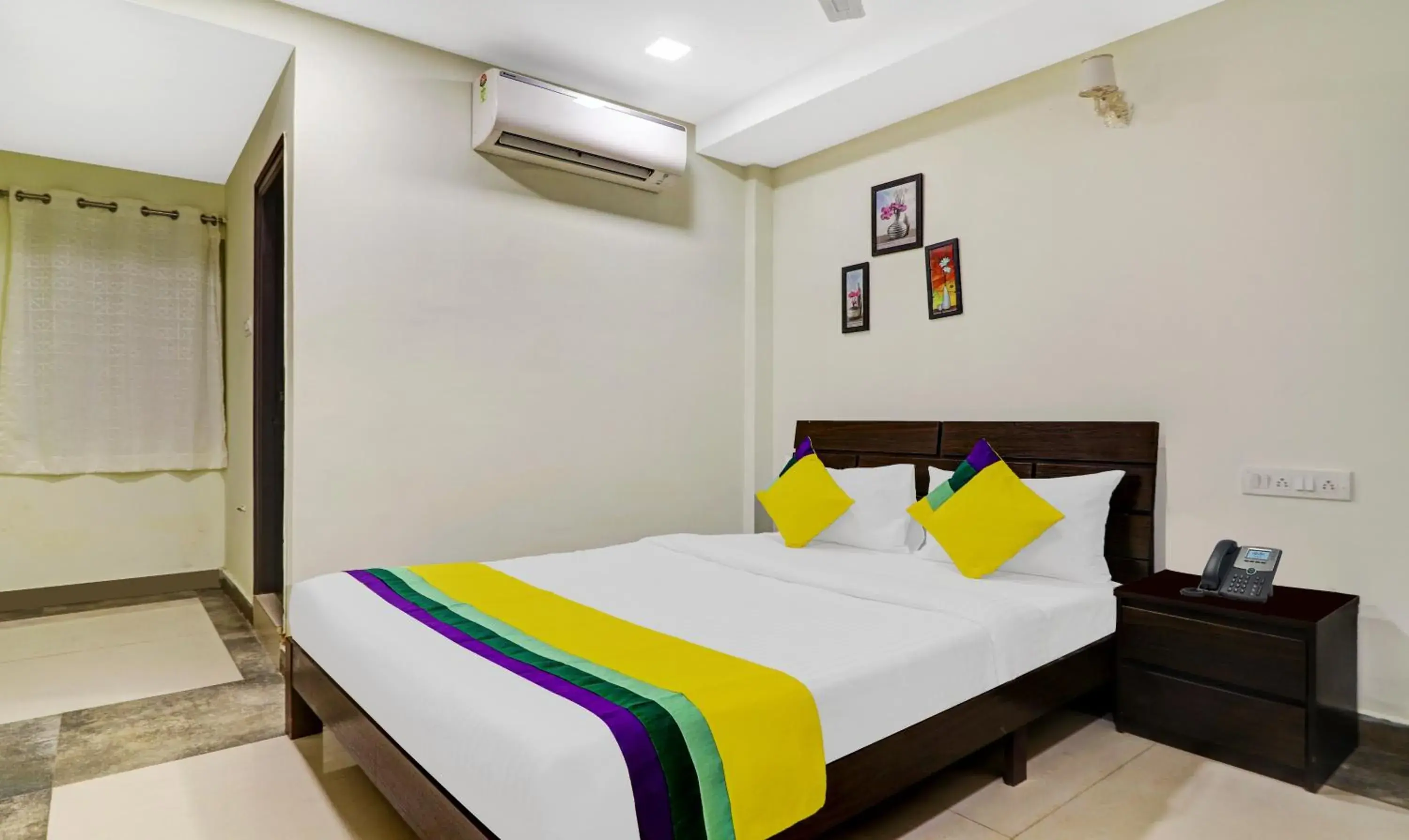 Bed in OYO 10595 Hotel Mirras