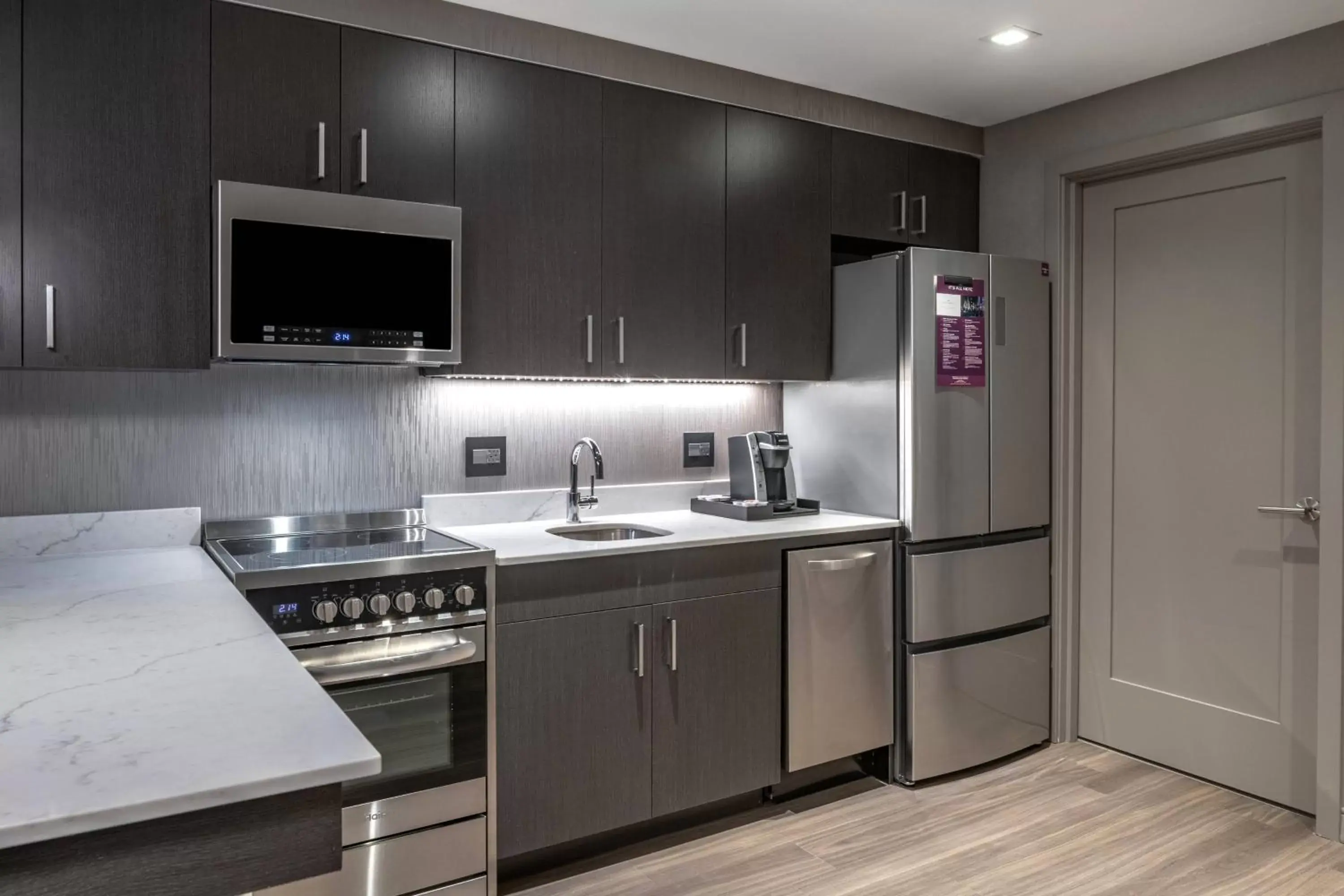 Kitchen or kitchenette, Kitchen/Kitchenette in Residence Inn by Marriott Weehawken