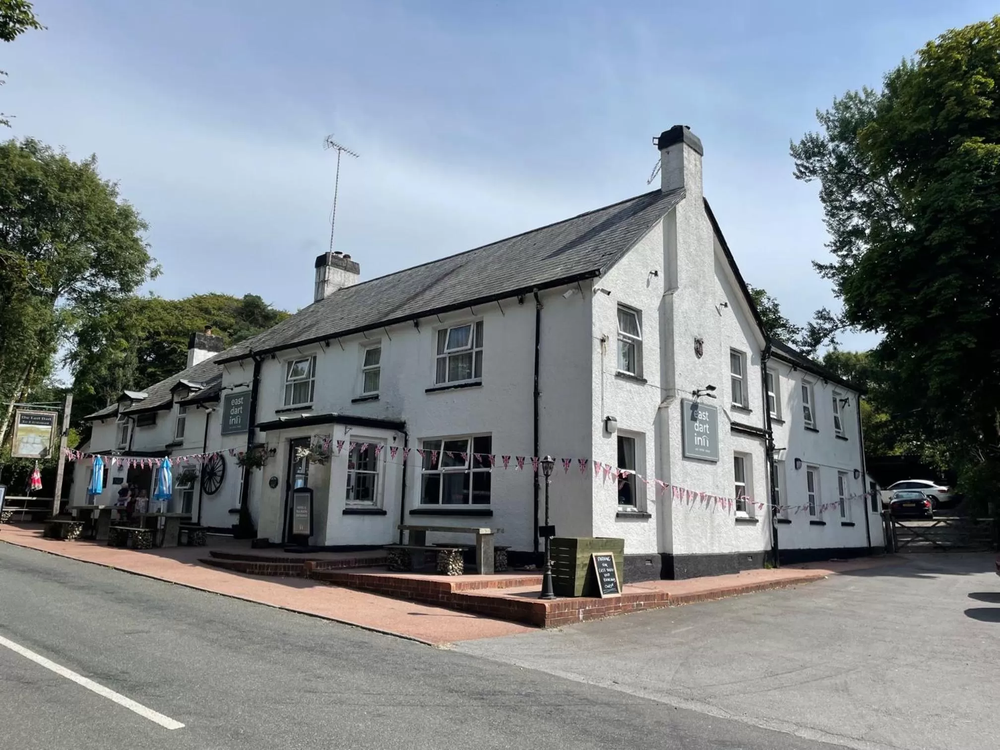 Property Building in East Dart Inn