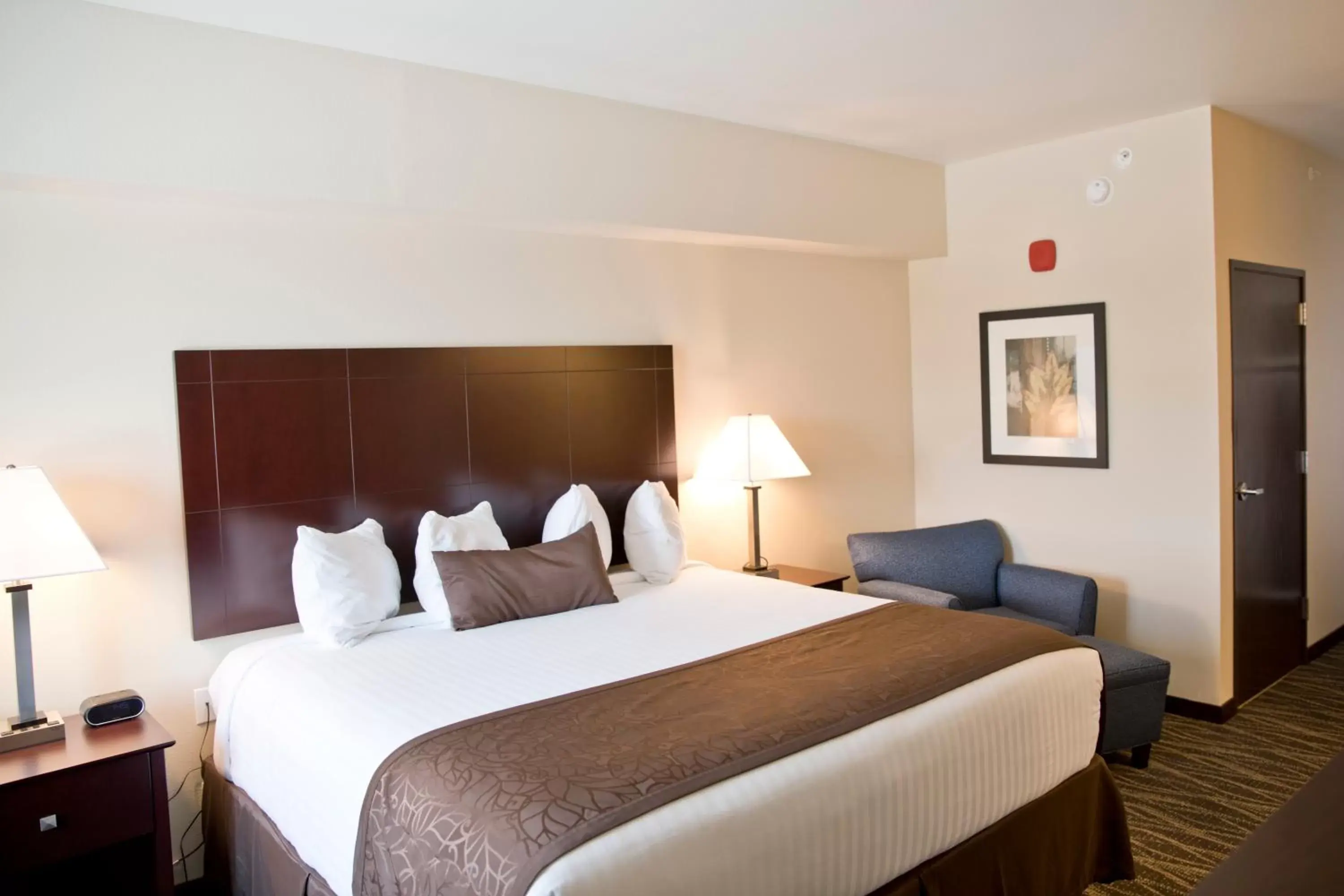 Bed in Cobblestone Inn & Suites -Clarinda