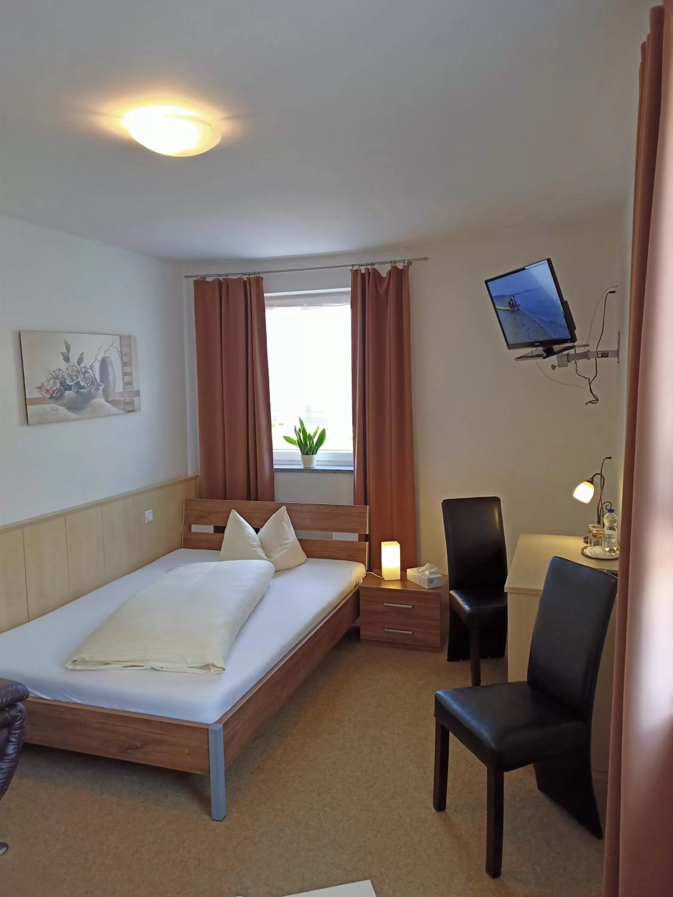 Photo of the whole room, Bed in Hotel - Gasthof Erber