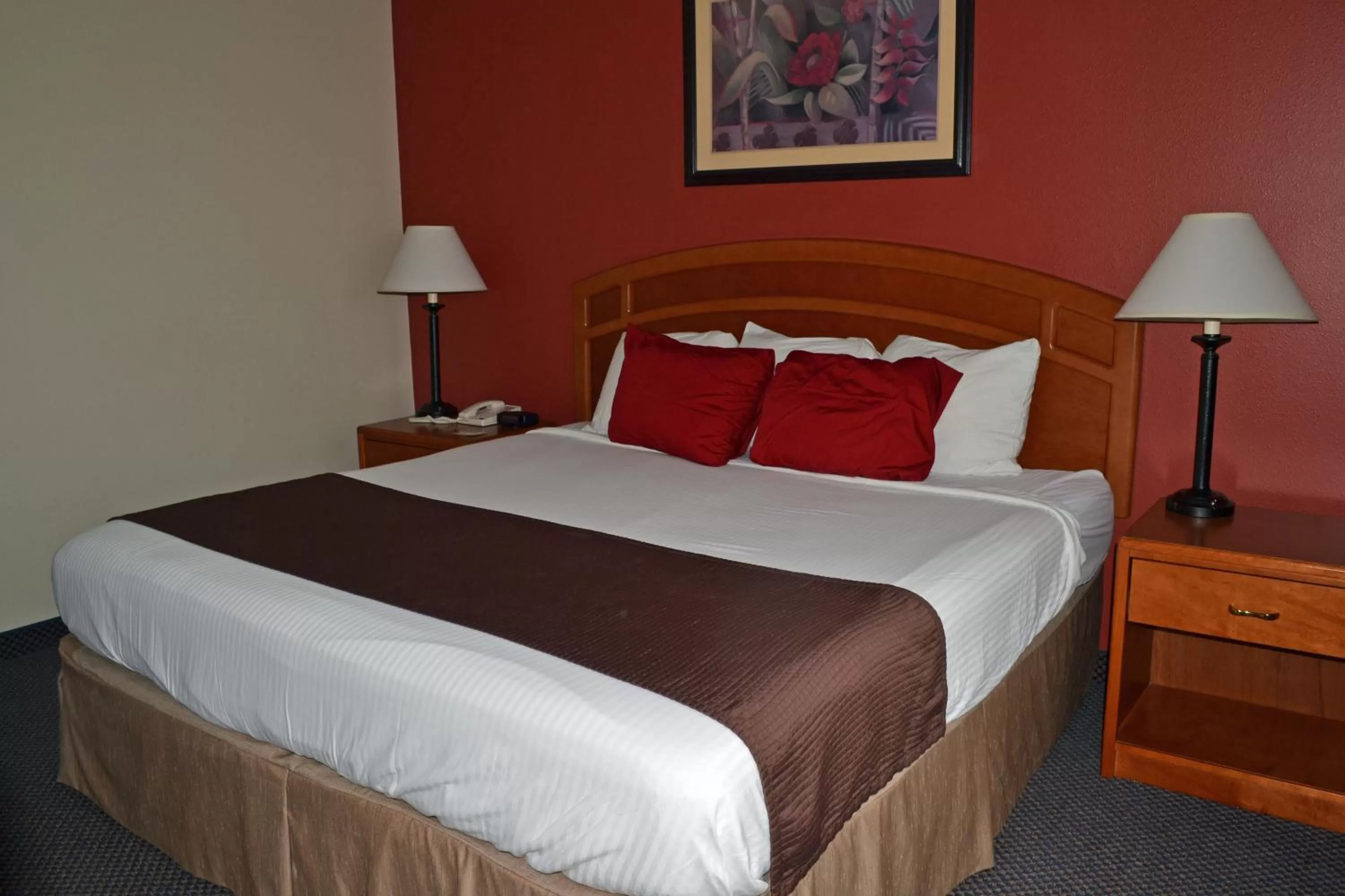 Bedroom, Bed in Paola Inn and Suites