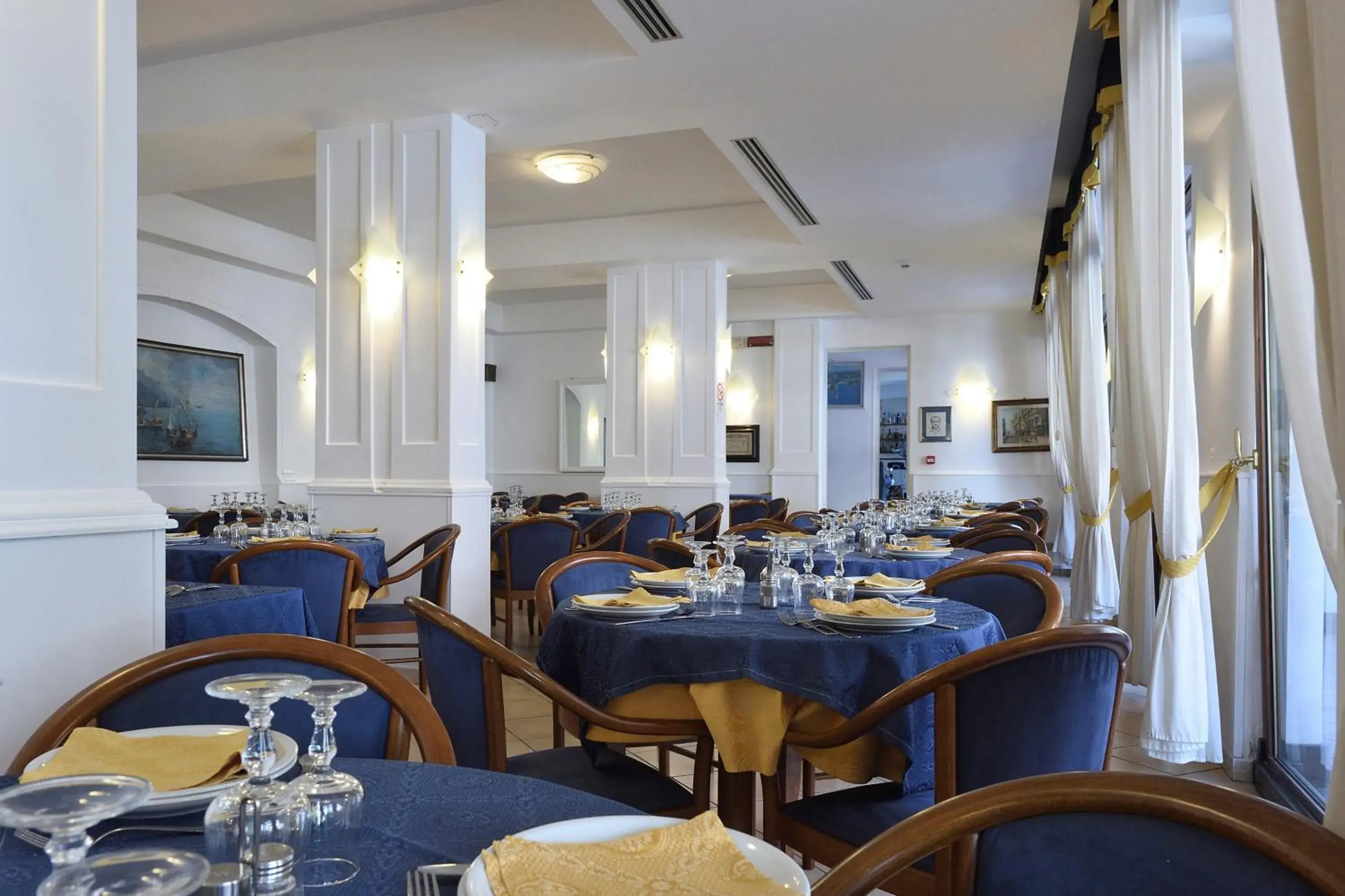 Restaurant/Places to Eat in Hotel Settebello