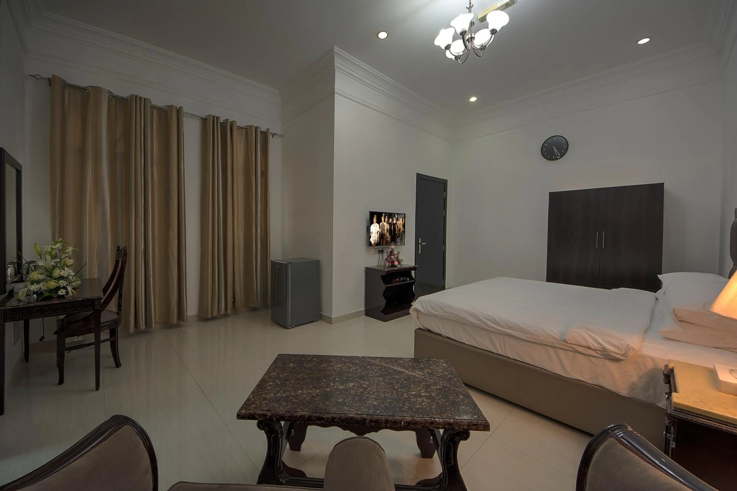 Bedroom, Bed in Royal Residence Hotel Apartments