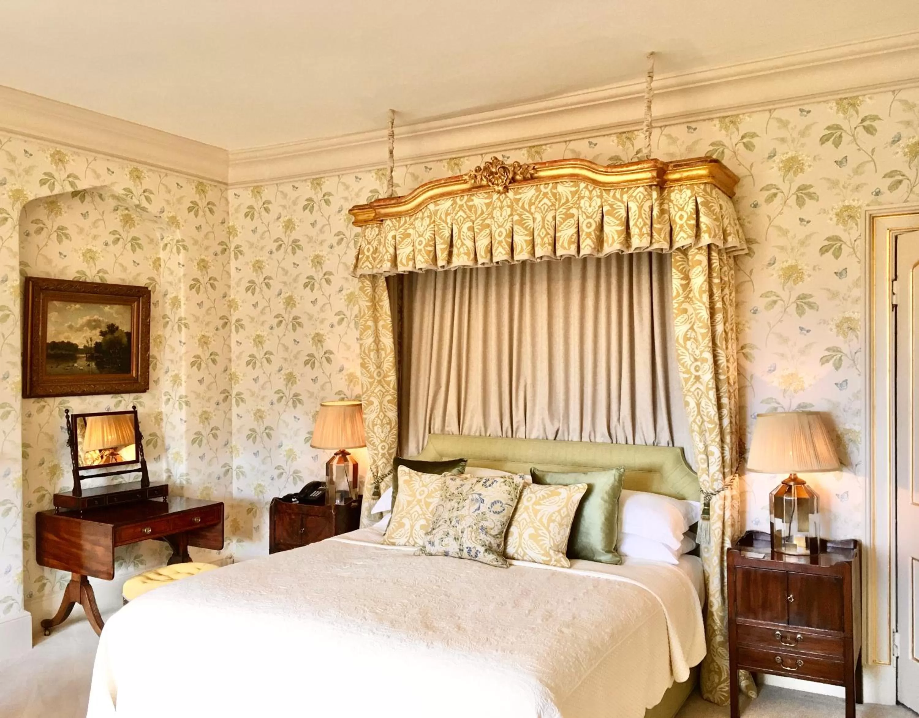 Bedroom, Bed in Beryl Country House