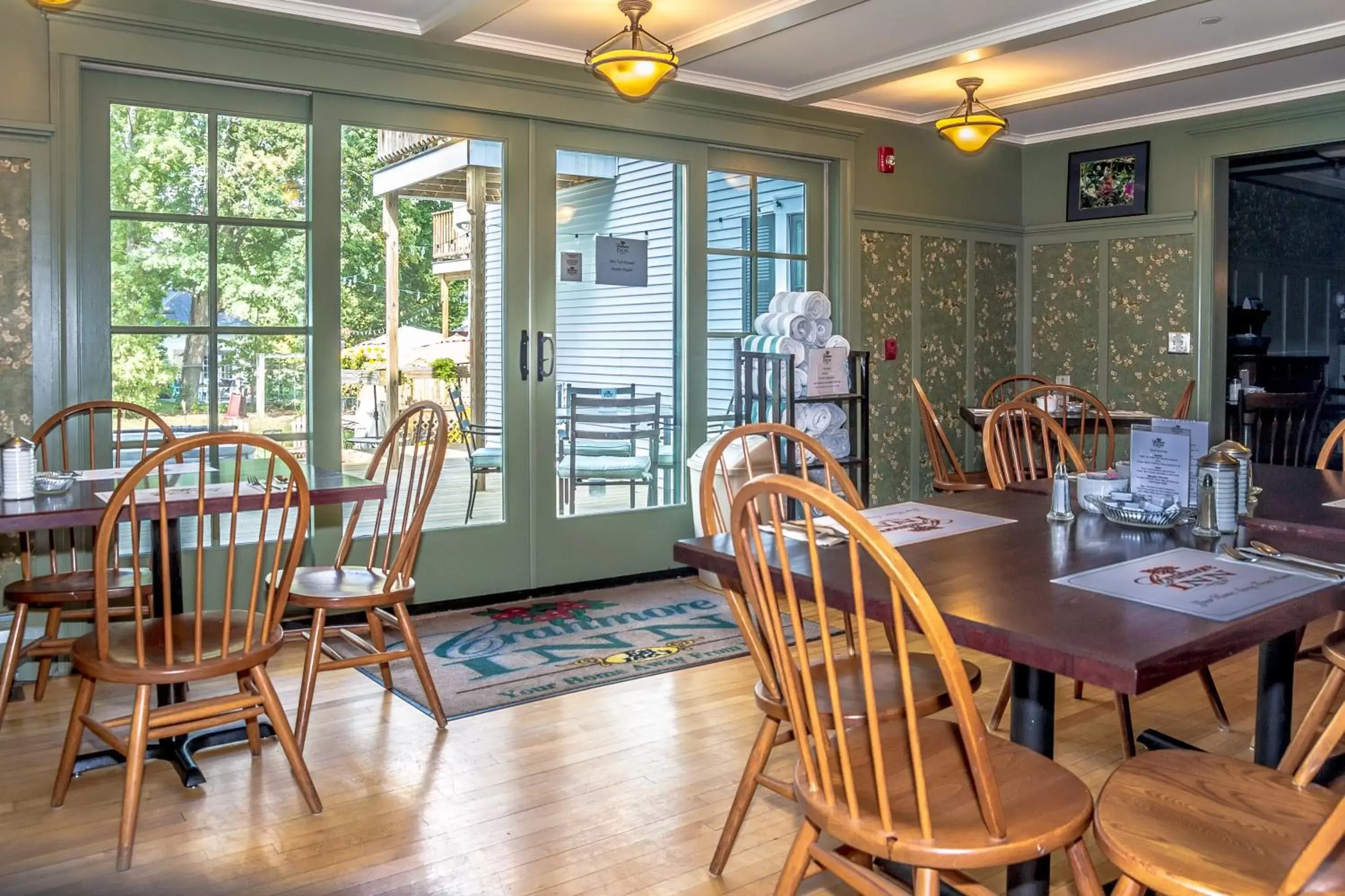 Dining area, Restaurant/Places to Eat in Cranmore Inn and Suites, a North Conway boutique hotel