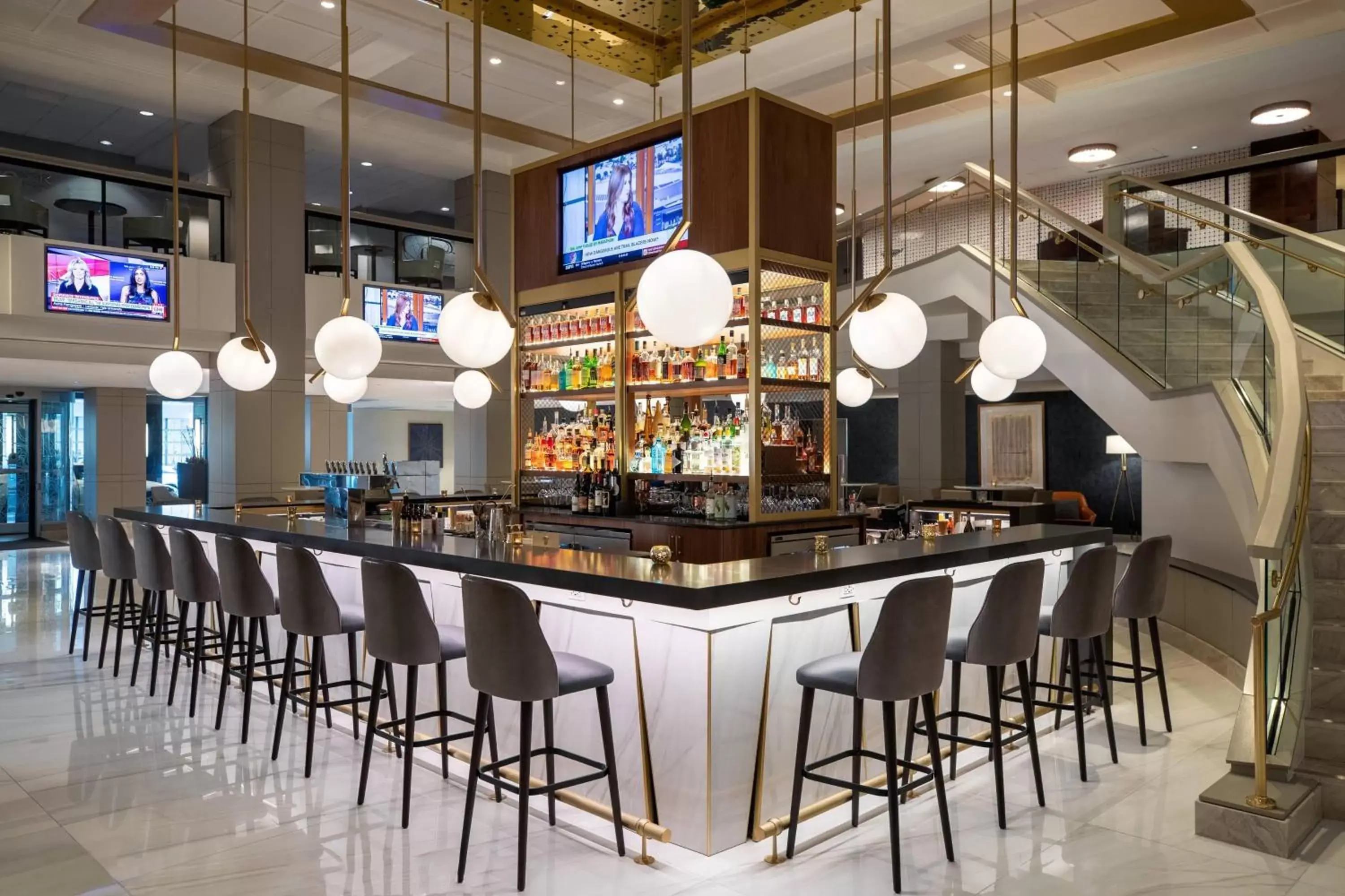Restaurant/places to eat, Lounge/Bar in Chicago Marriott Downtown Magnificent Mile