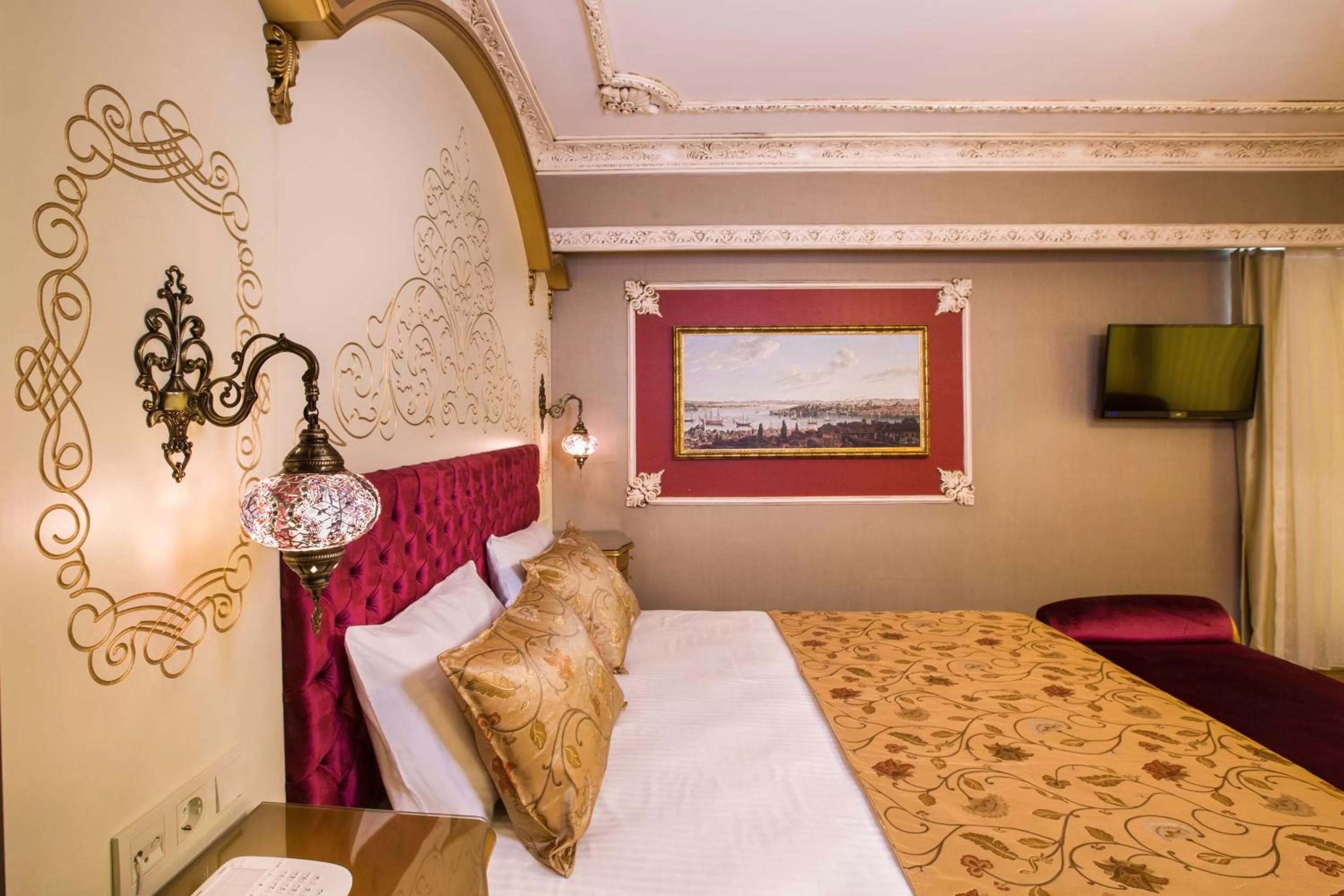 Bed in Empire Suite Hotel