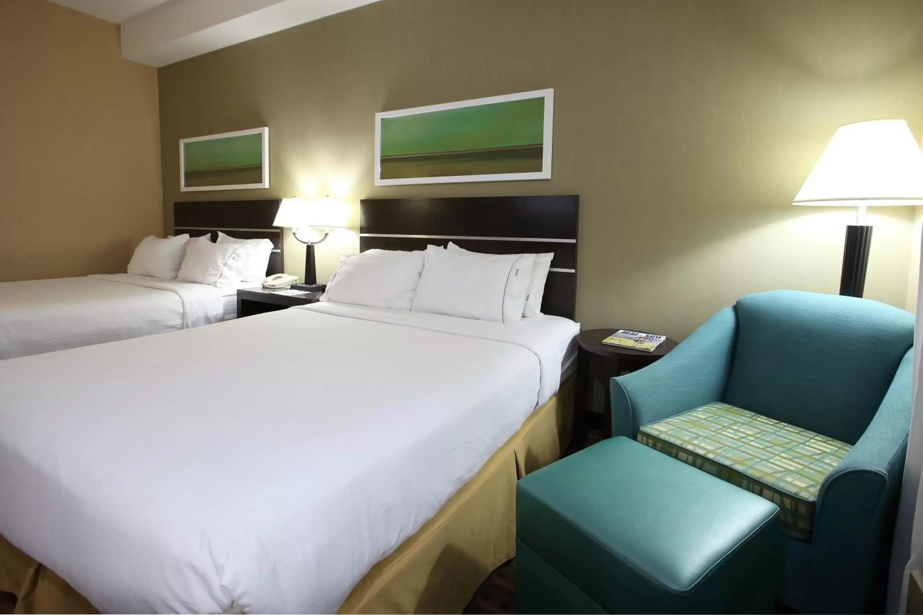 Photo of the whole room, Bed in Holiday Inn Express Hotel & Suites Vernon, an IHG Hotel