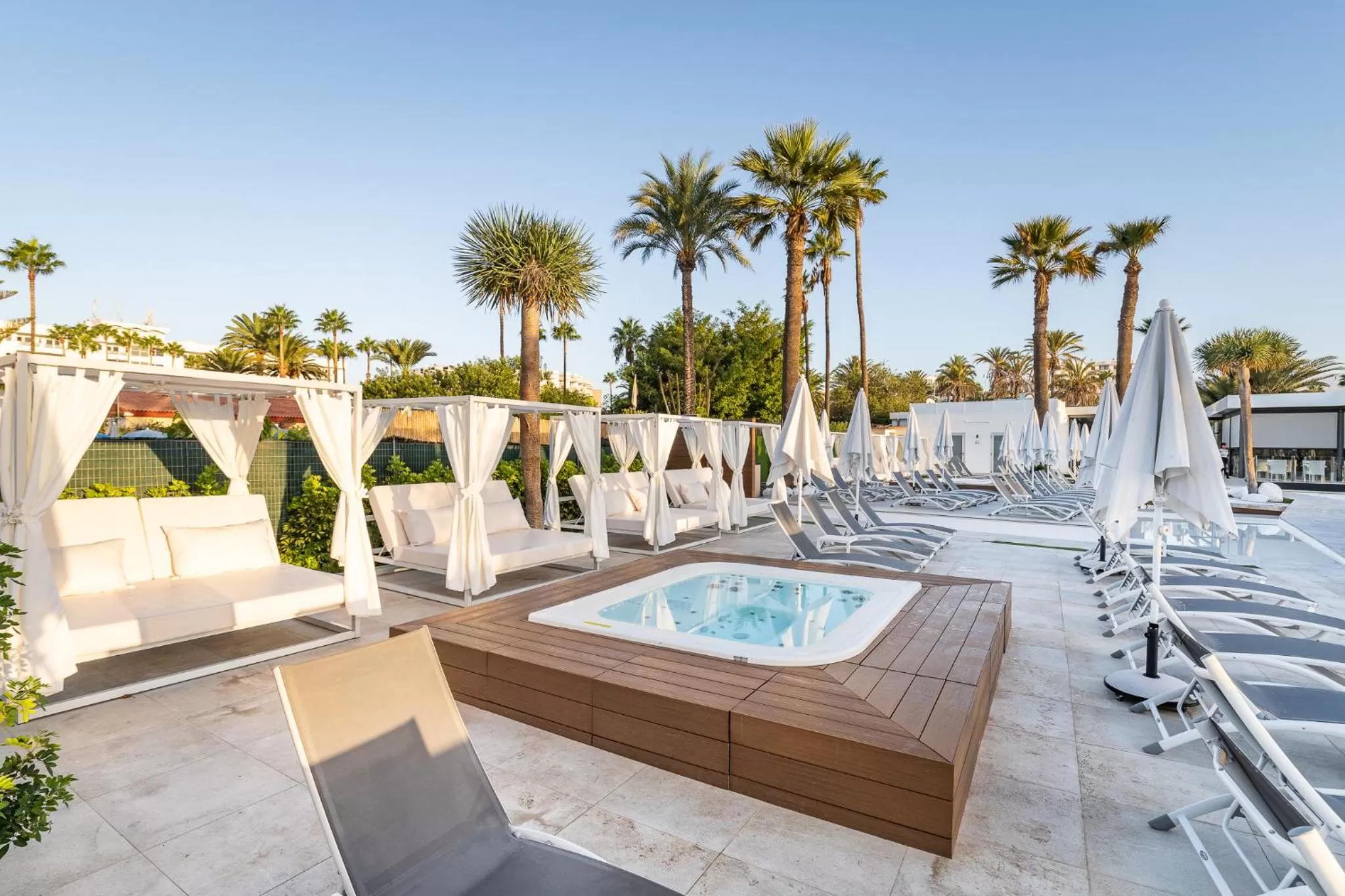 Entertainment in Sanom Beach Resort Only Adults