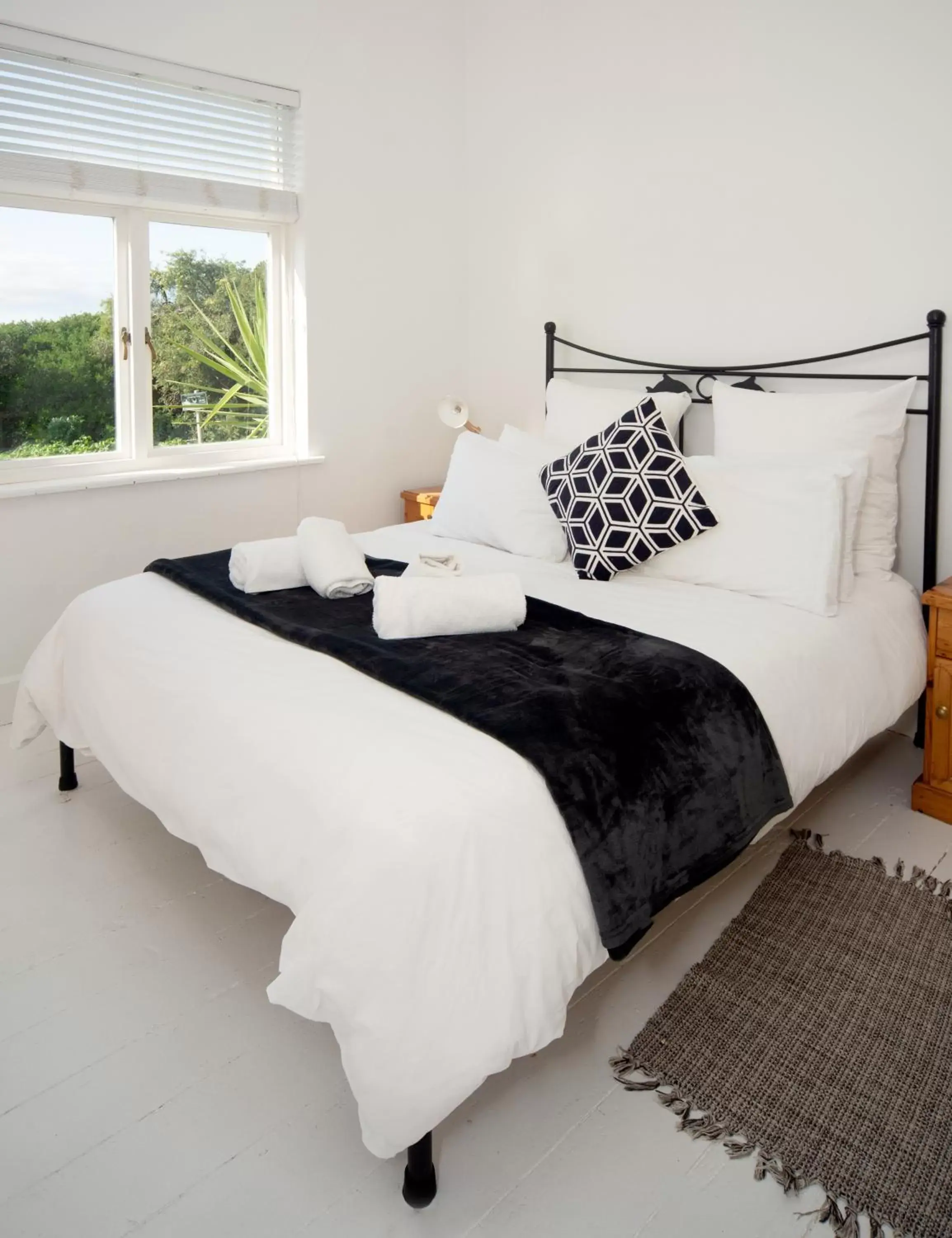 Bed in Boulders Beach Hotel, Cafe and Curio shop