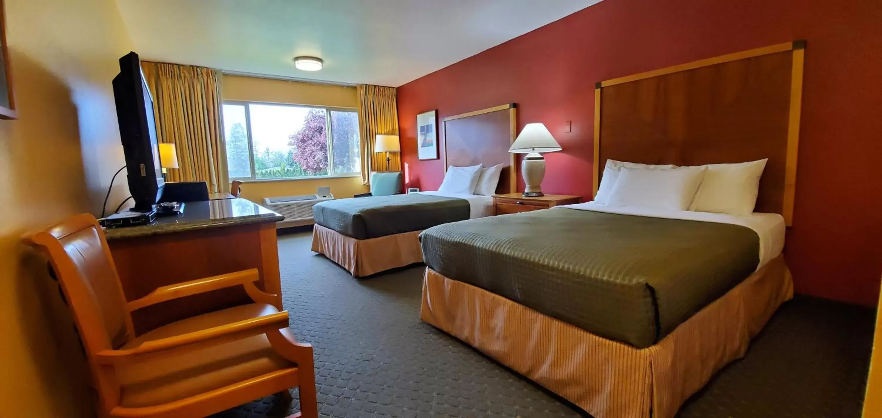 Photo of the whole room, Bed in Olympic View Inn Photo of the whole room, Bed in Olympic View Inn